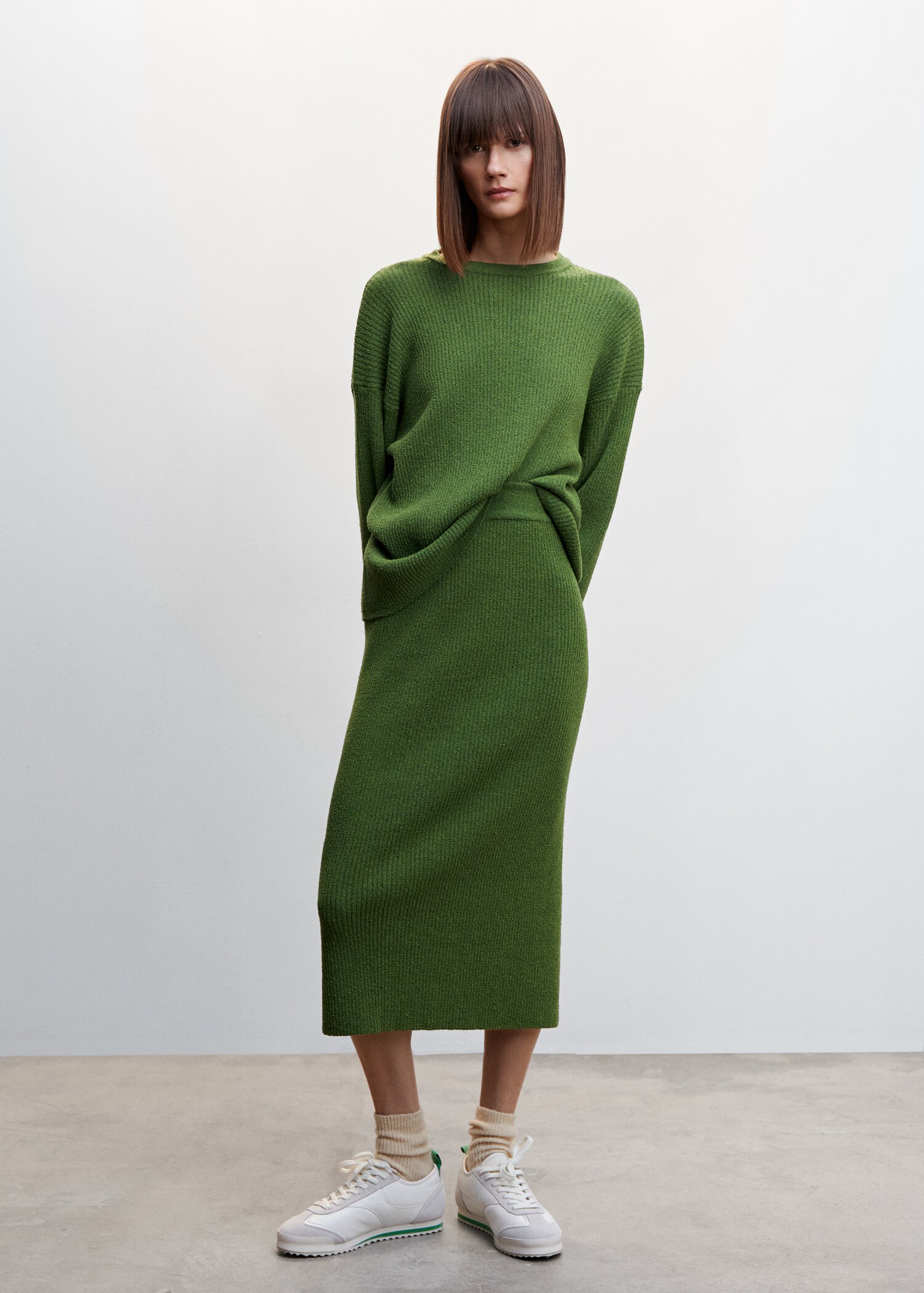 Falda midi punto - Plano general