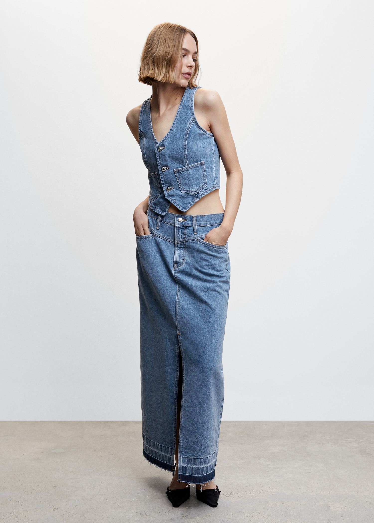 Denim gilet with pockets - General plane