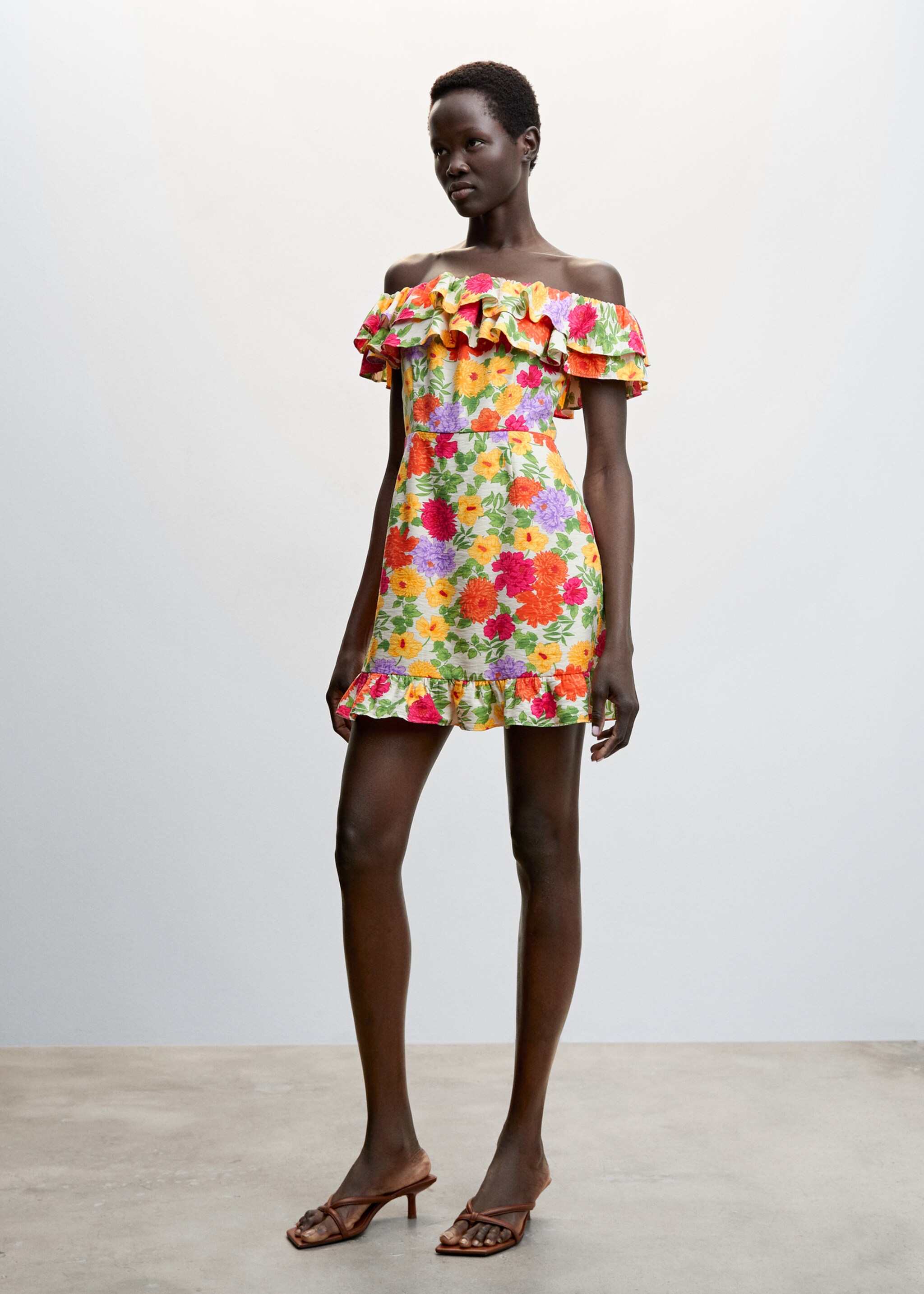 Vestido corto volantes - Plano general, Crudo. Ref: 47094005-00.