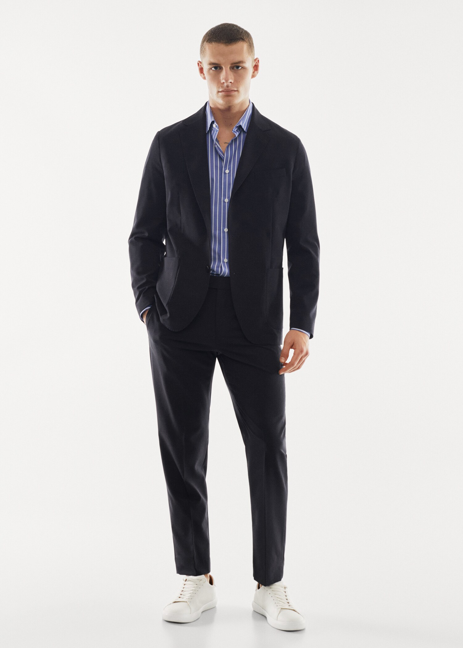 Blazer de fato slim fit respirável - Plano geral