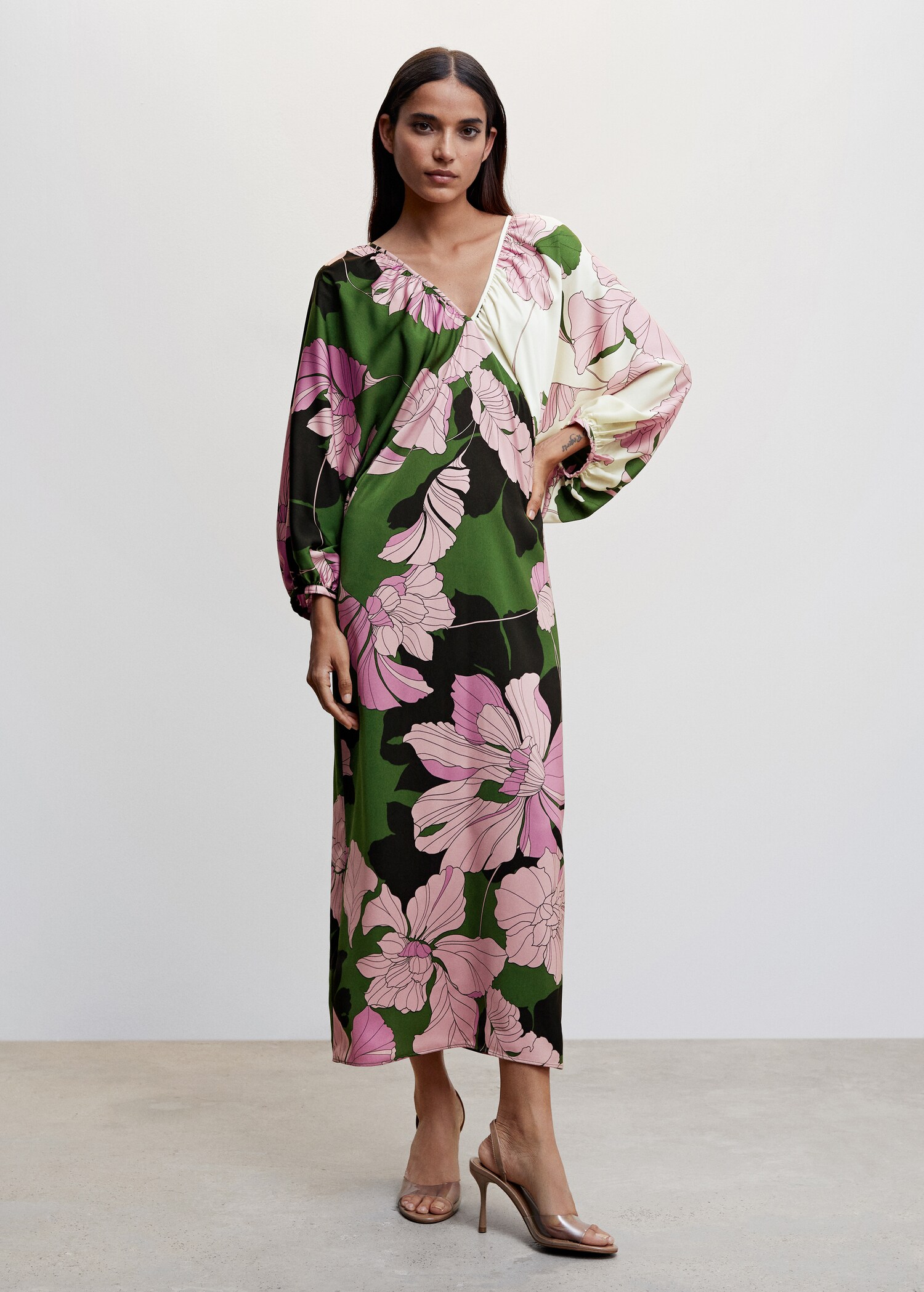 Kleid mit Blumendruck - Allgemeine Ansicht