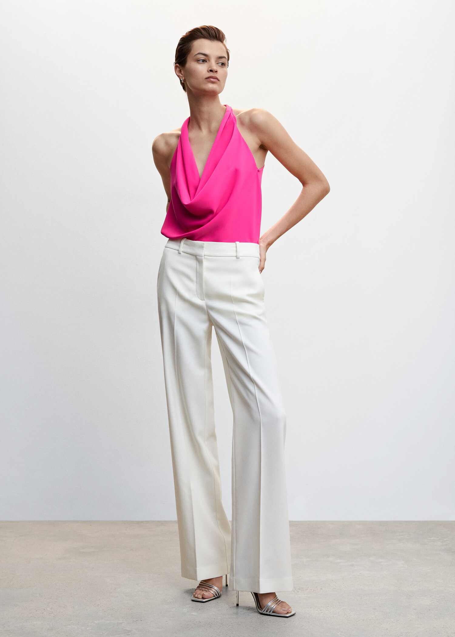 Blusa cuello drapeado - Plano general