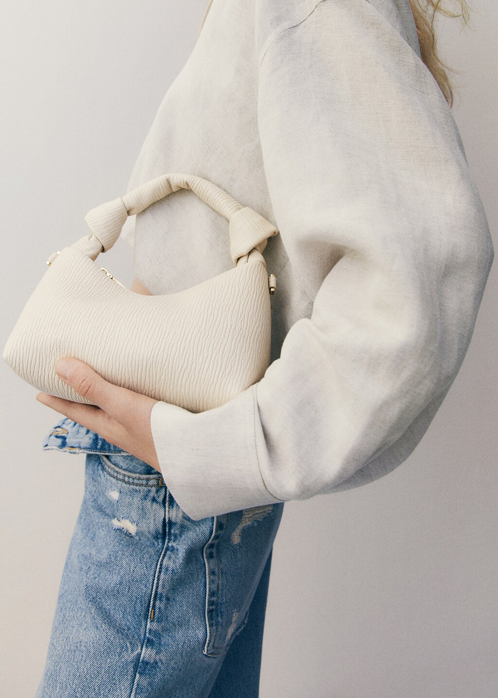 Textured knot handle bag Women MANGO Gibraltar