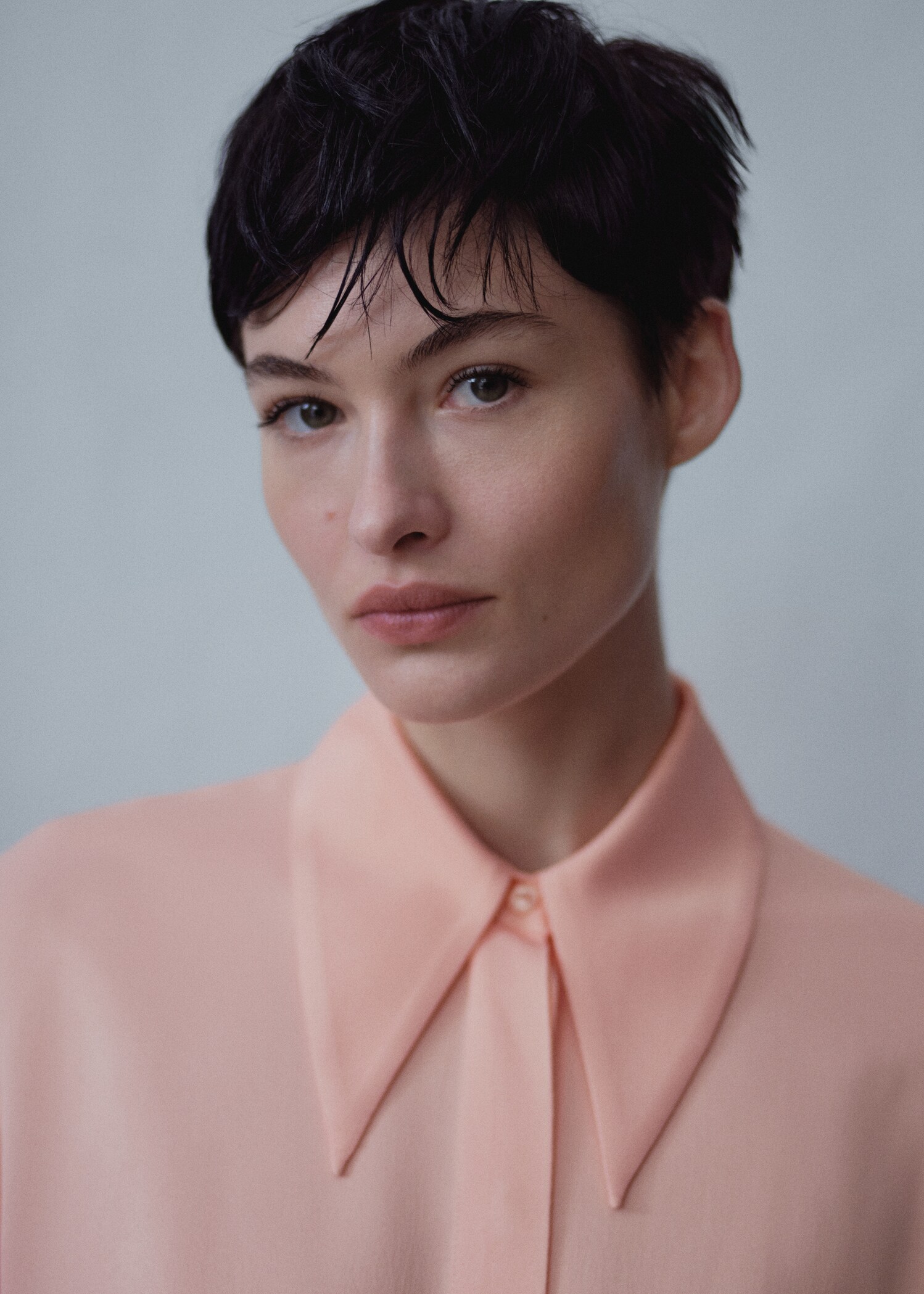 Satin shirt with feather detail - Details of the article 3