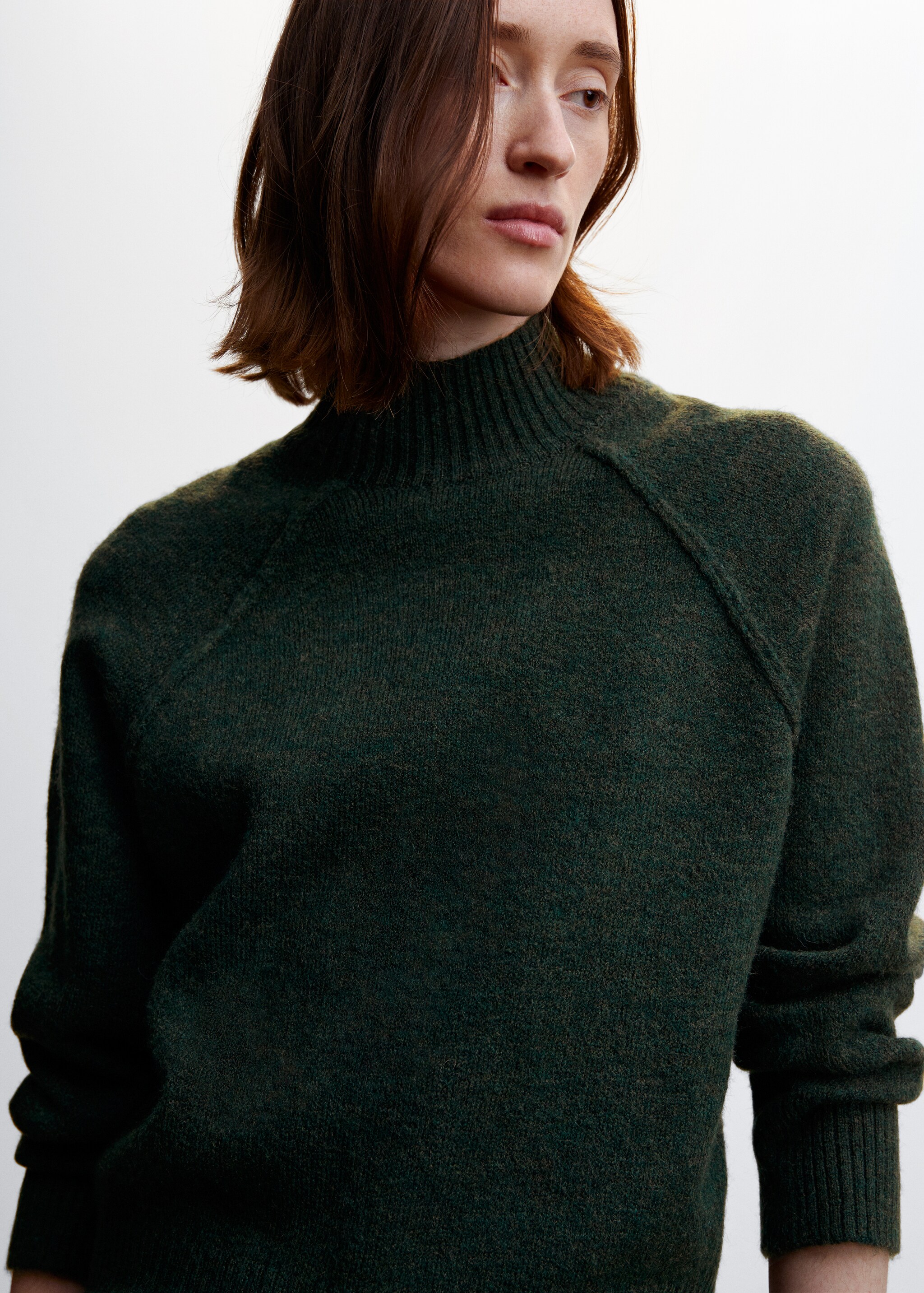 Turtleneck sweater with seams - Details of the article 3