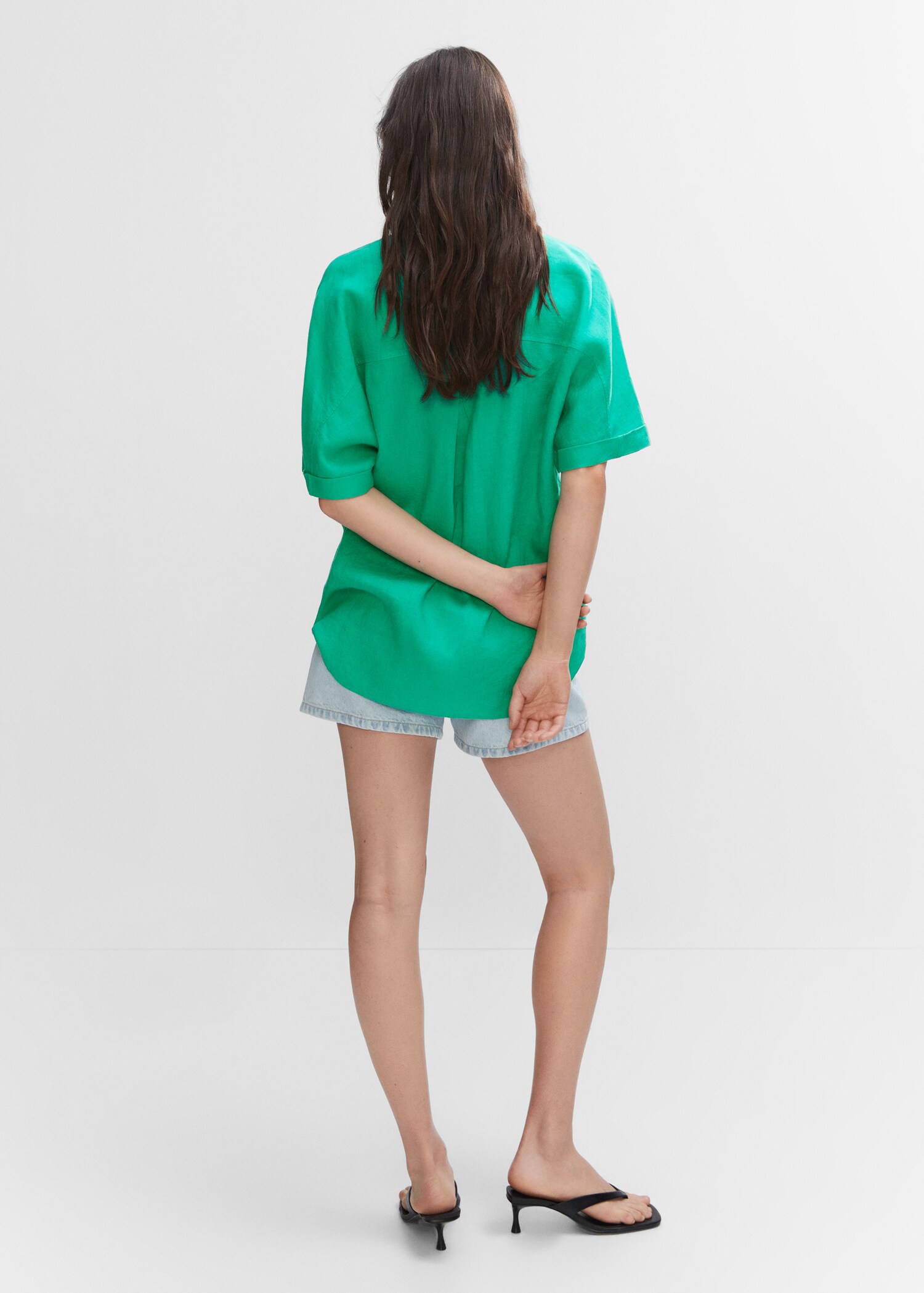 Pocket linen shirt - Reverse of the article