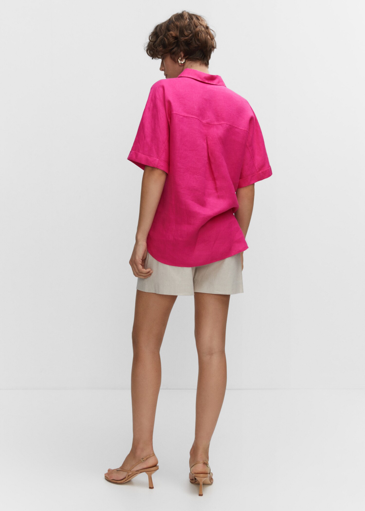 Pocket linen shirt - Reverse of the article