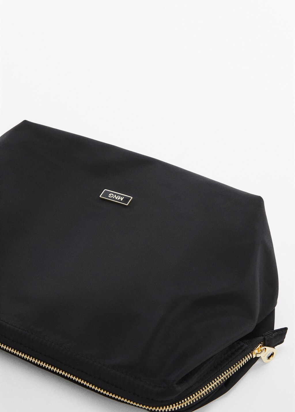 Zipped nylon cosmetics bag Women MANGO Montenegro