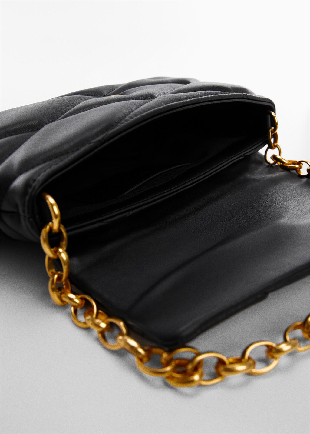 Quilted bag with chain handle - Women | MANGO China Quilted bag with chain handle - Women | MANGO China