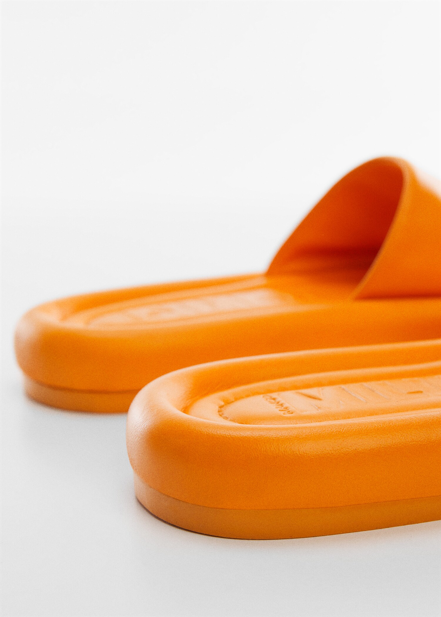 Leather sandals with a wide strap  - Details of the article 1