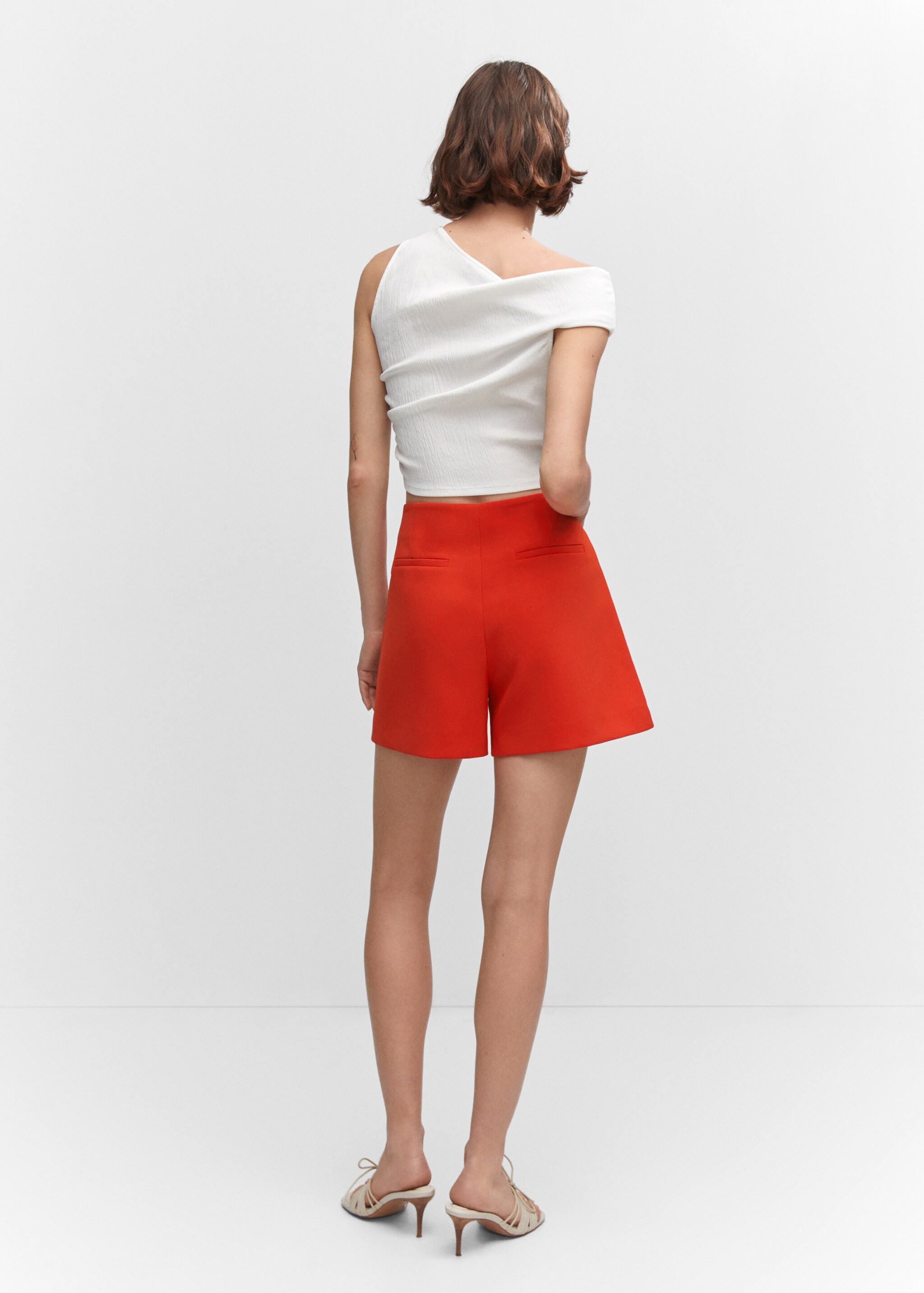 High-waist straight shorts - Reverse of the article