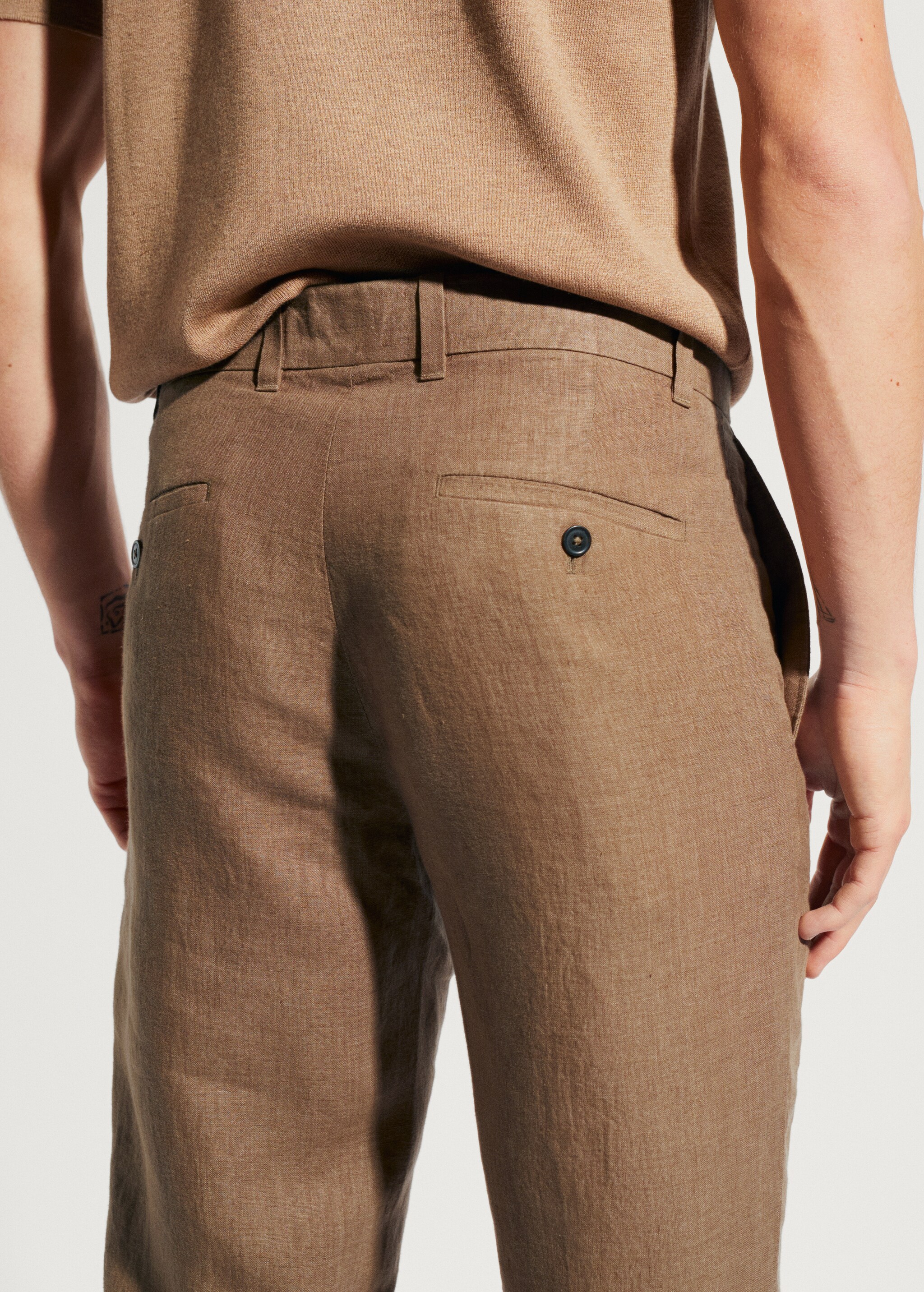 Slim-fit 100% linen trousers - Details of the article 2