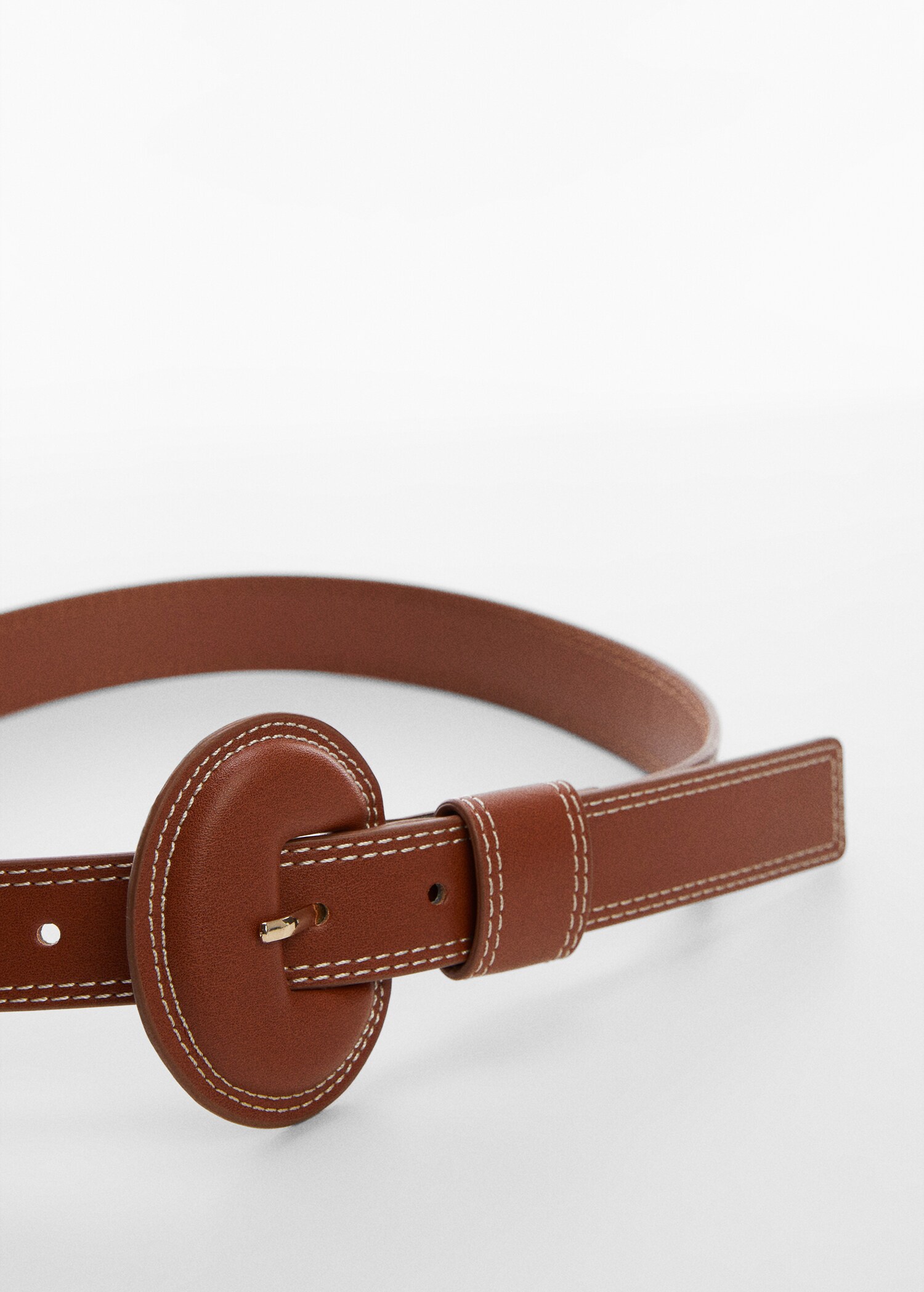 Ceinture boucle ronde - Plan moyen
