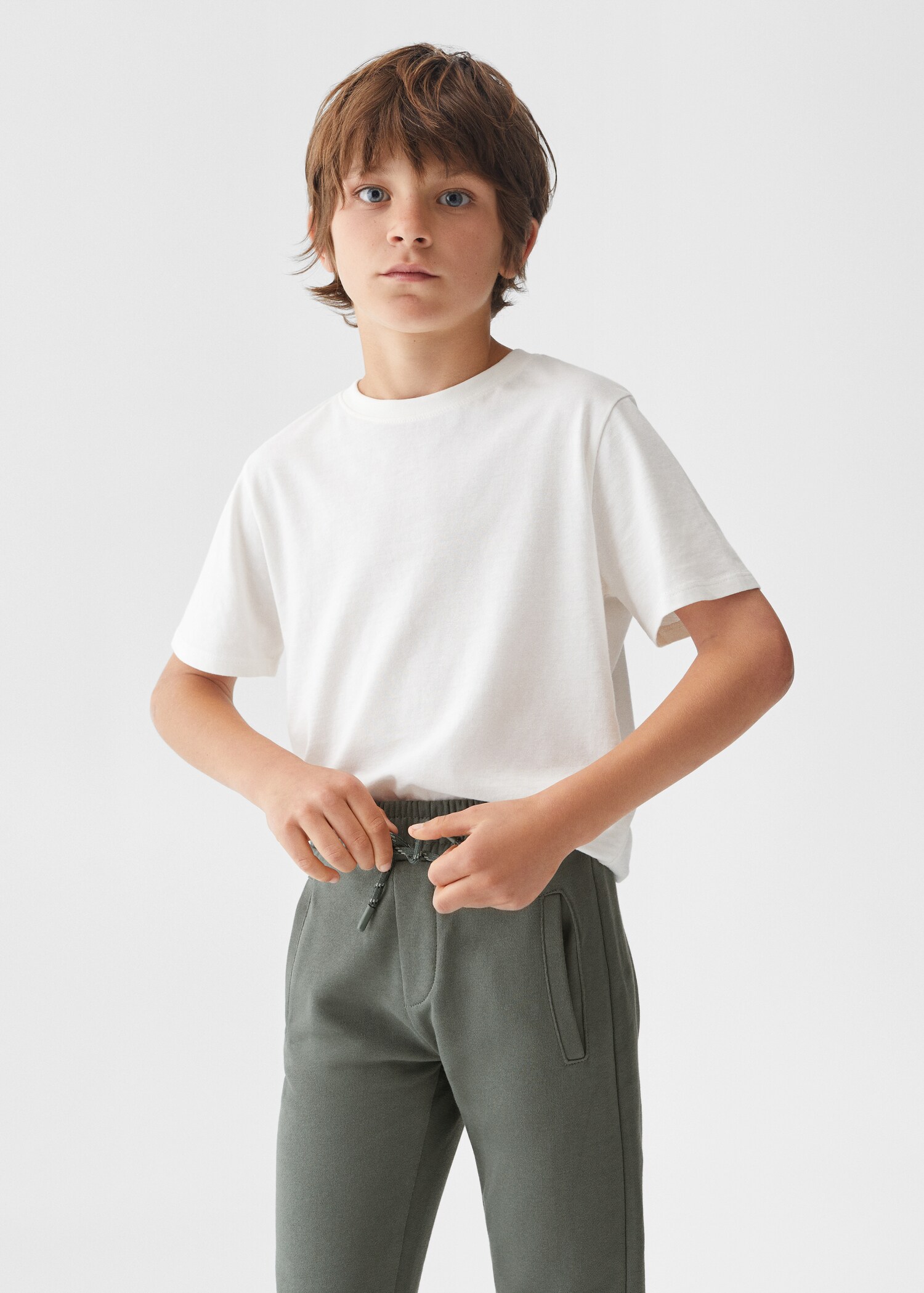 Pantalón jogger cordón - Plano medio
