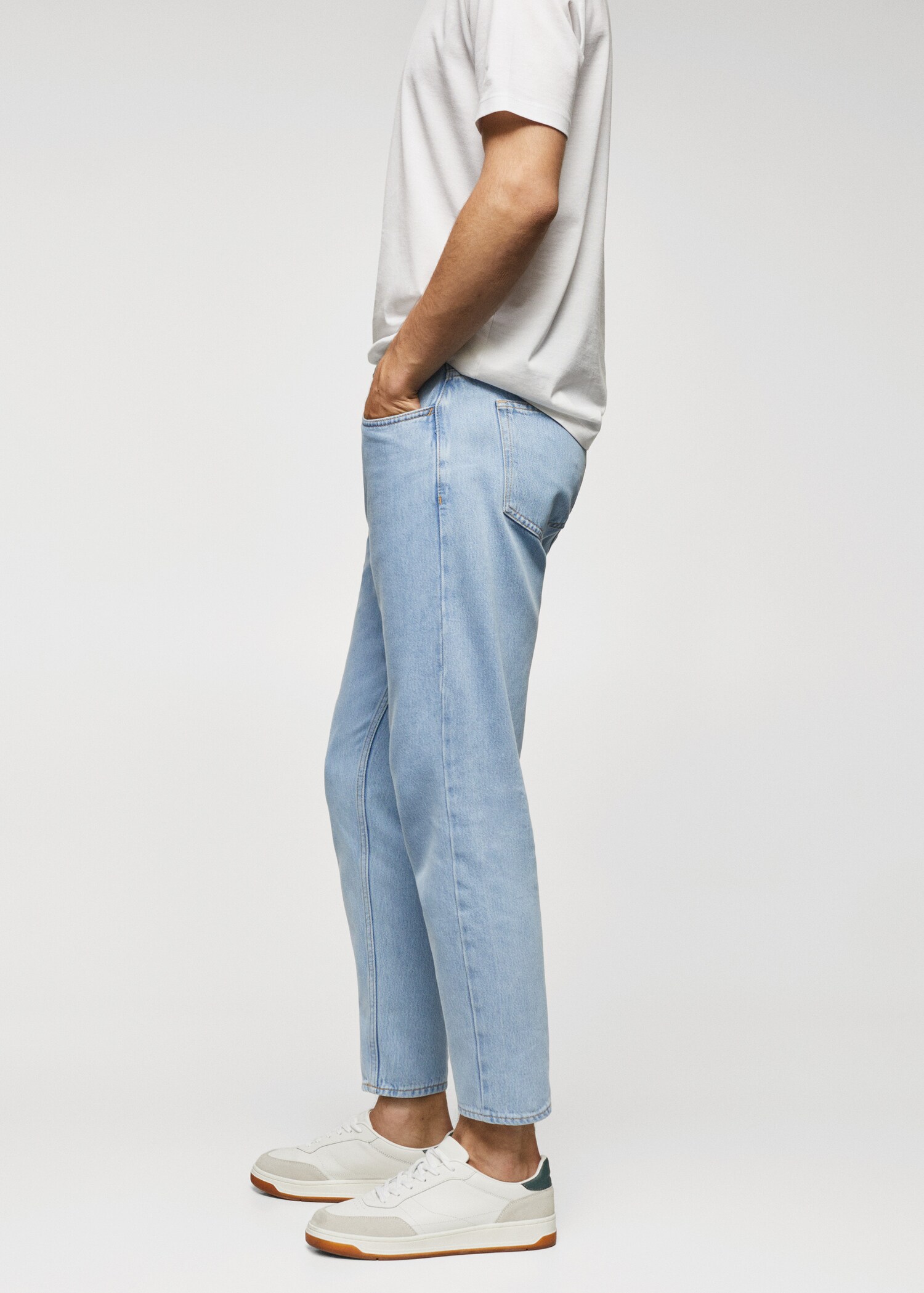 Jean léger tapered-fit délavé clair - Détail de l'article 2