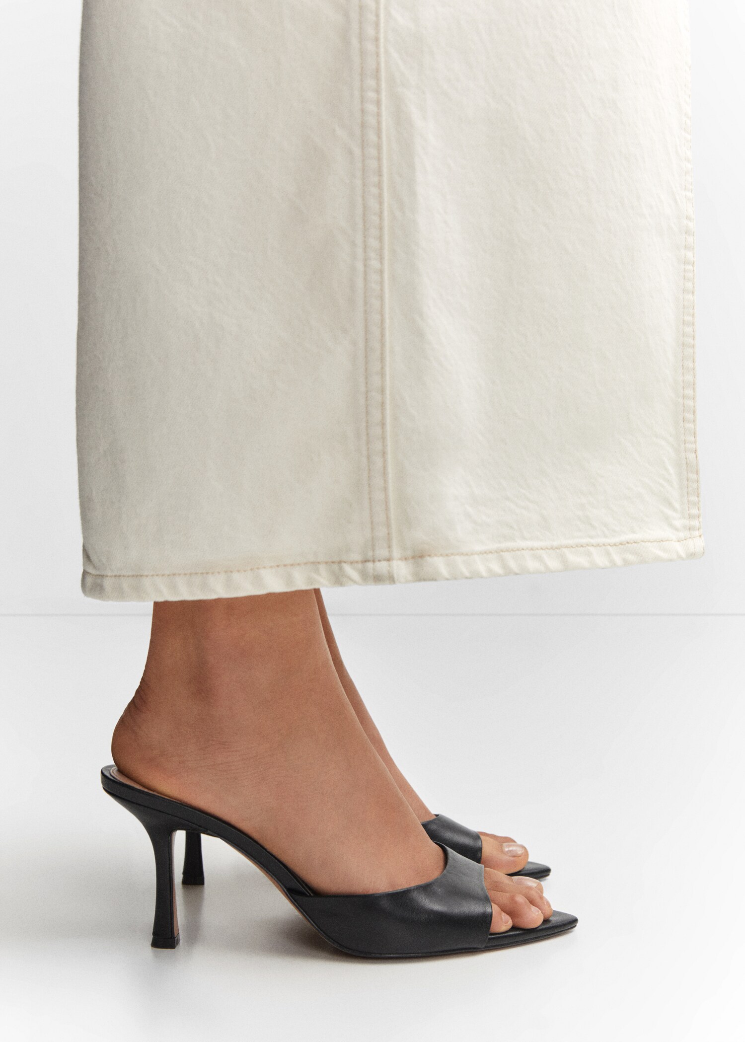 Heel non-structured sandals - Details of the article 9