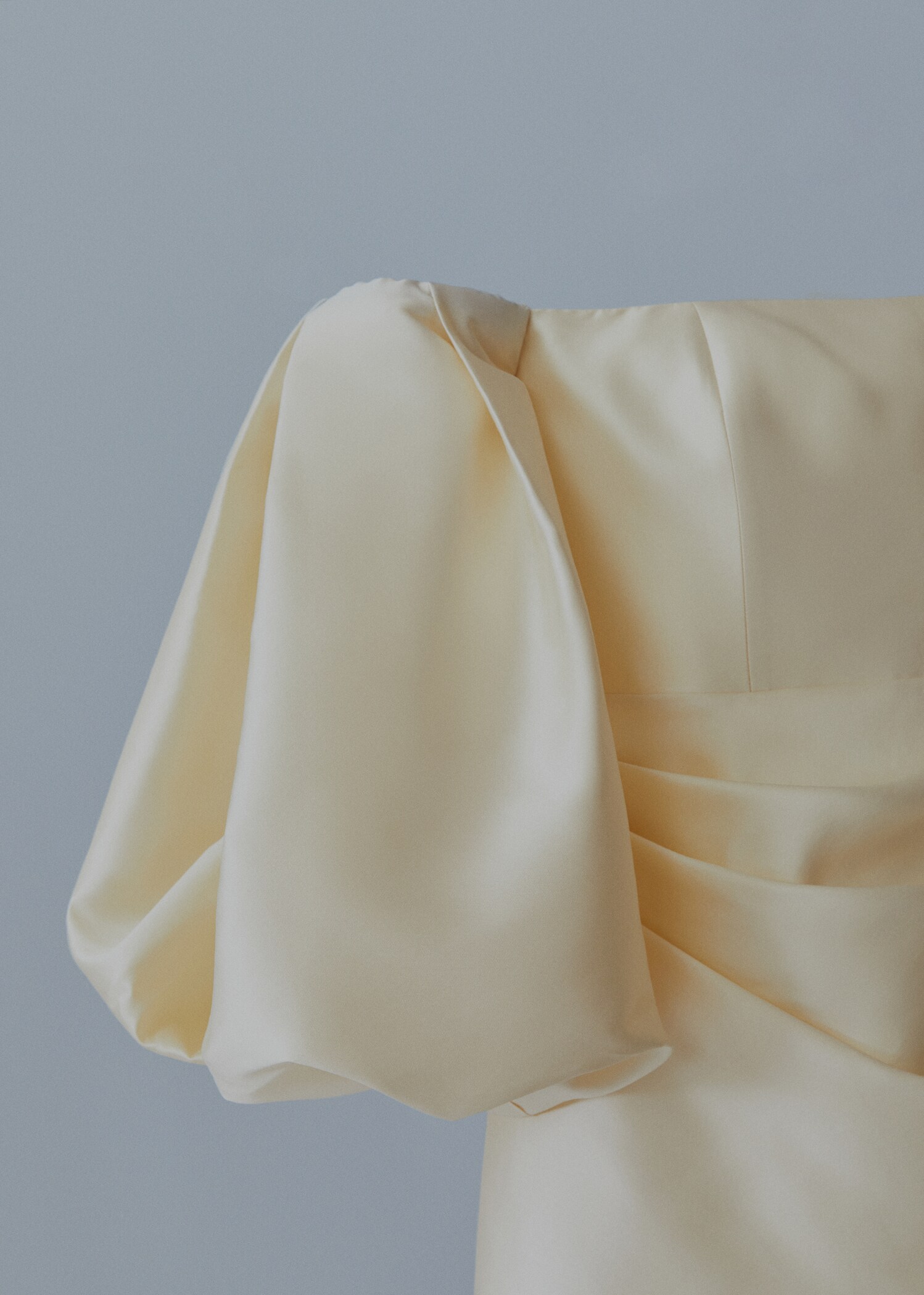 Satin dress with volume sleeves - Details of the article 8