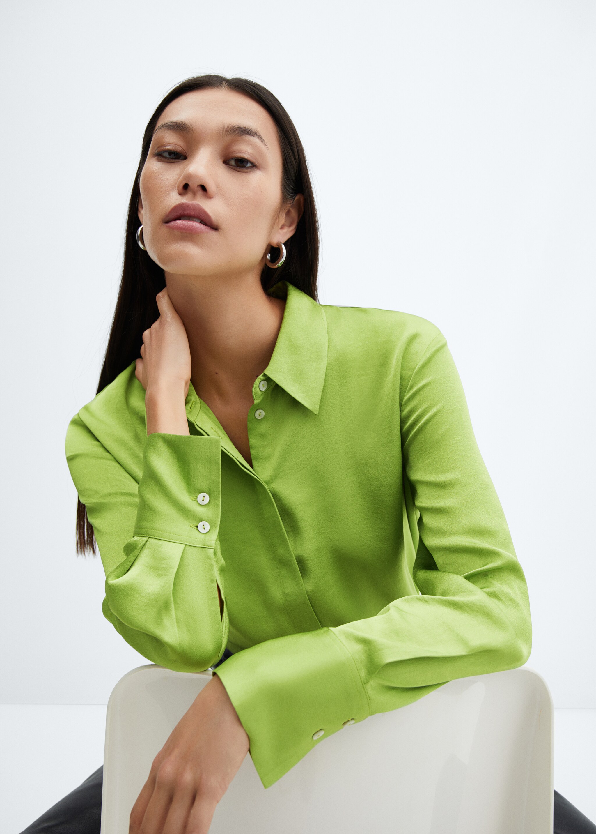 Satin finish flowy shirt - Details of the article 1
