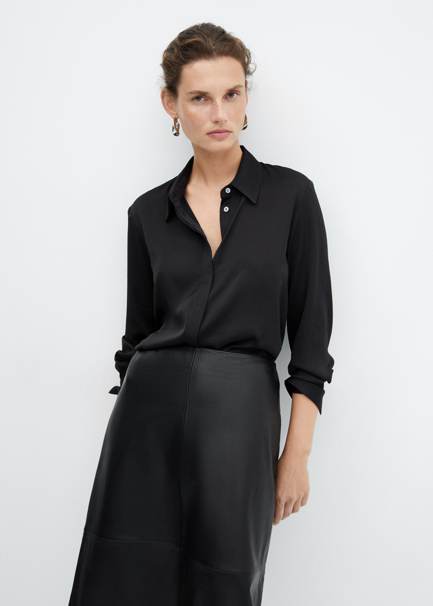 Chemise fluide satinée - Plan moyen