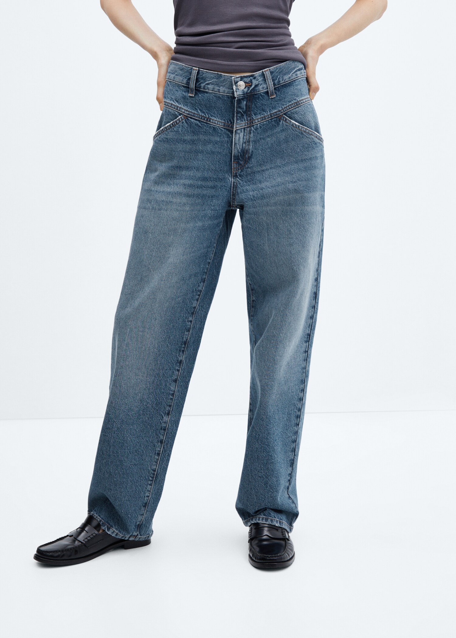 Jeans wideleg tiro alto costuras - Plano medio
