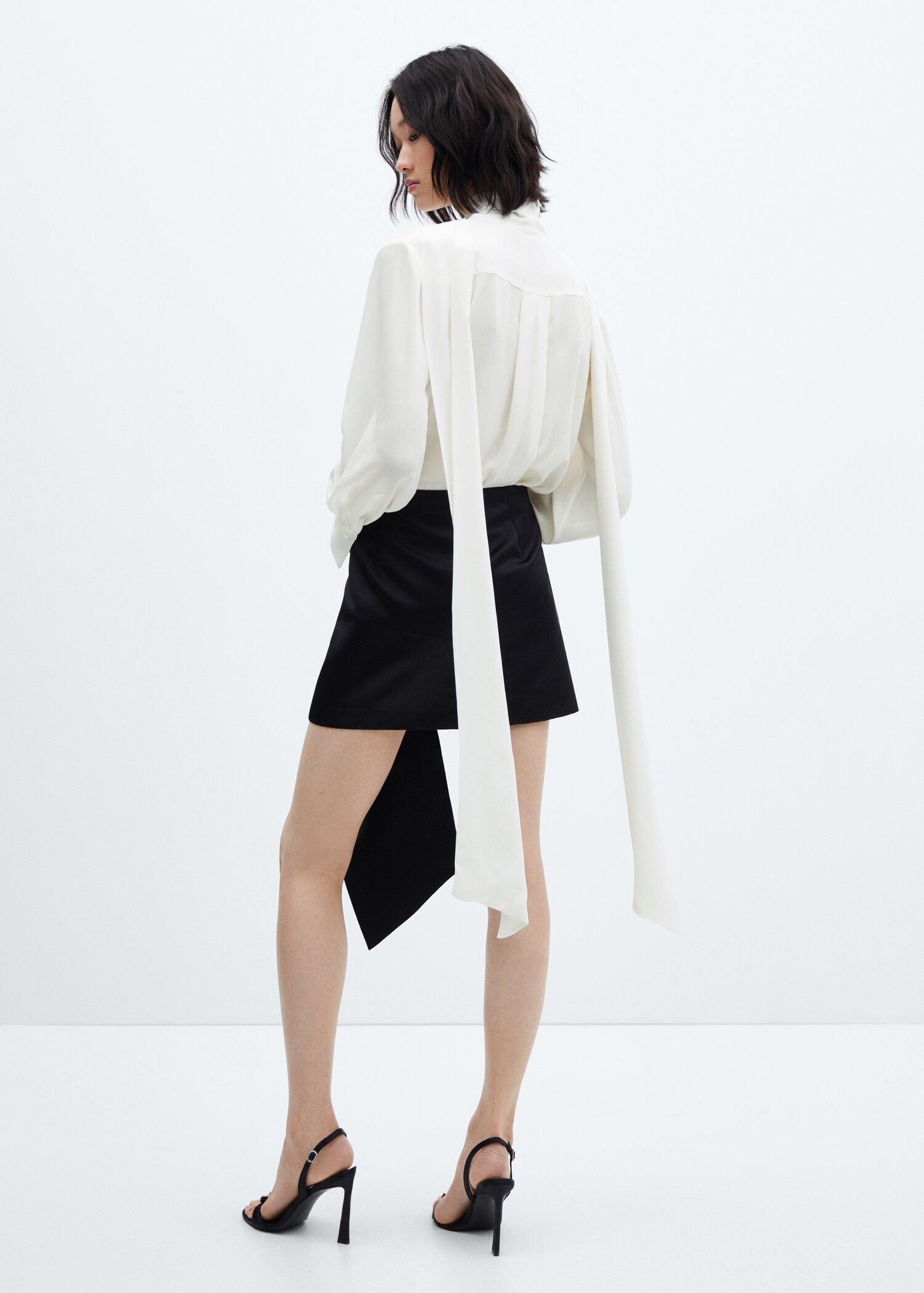 Blusa lazo cuello - Reverso del artículo