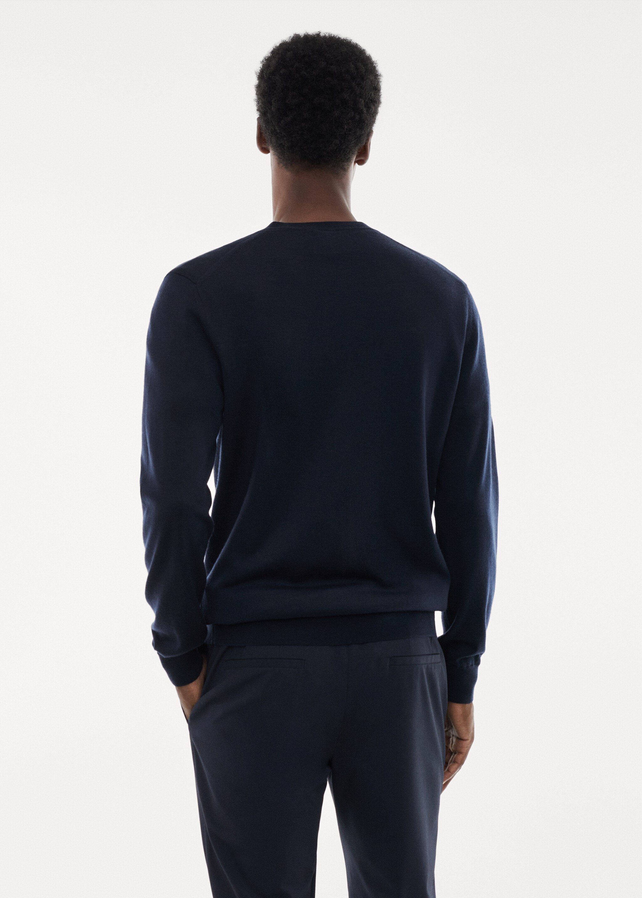 100% merino wool V-neck sweater - Reverse of the article