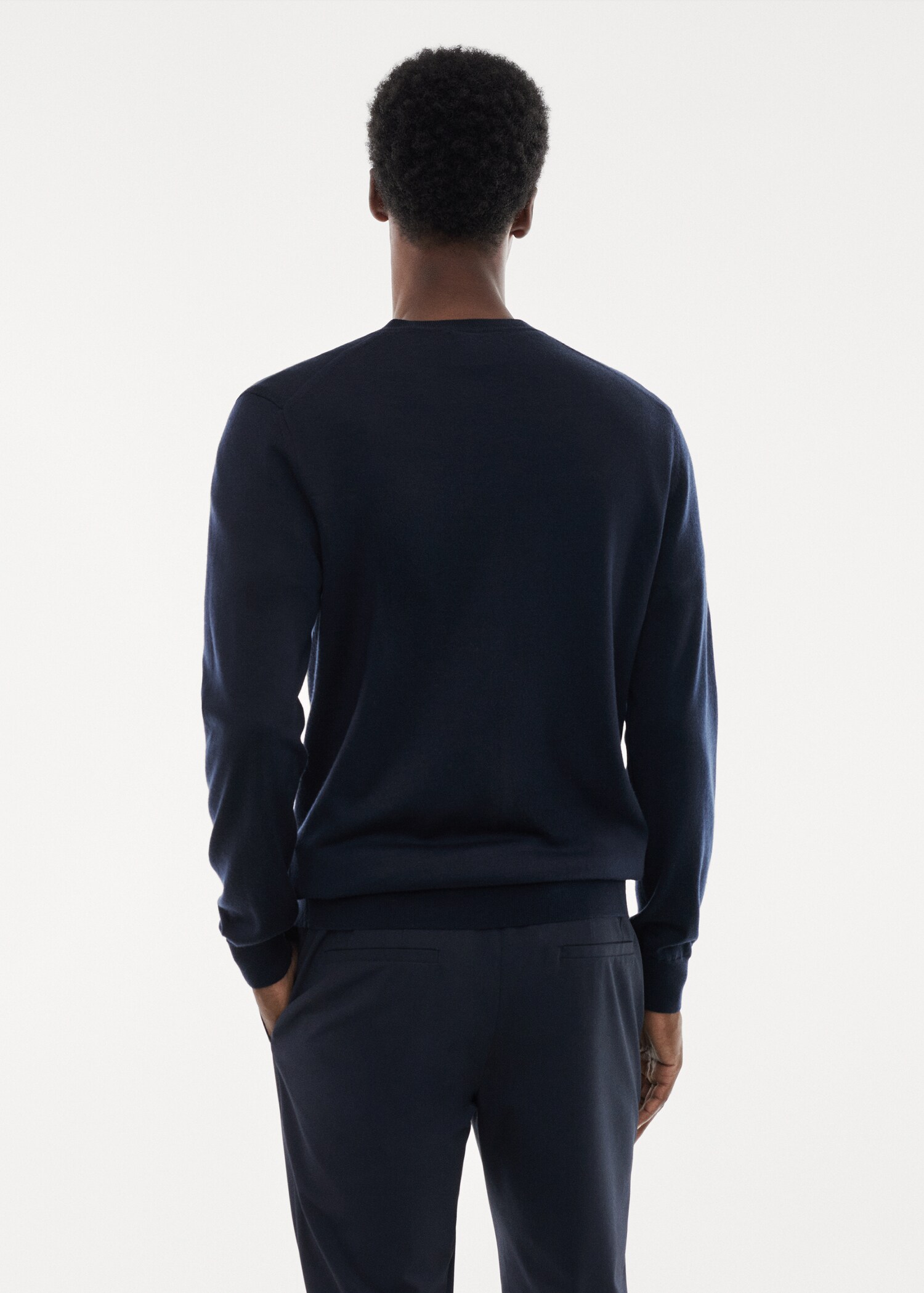 100% merino wool V-neck sweater - Reverse of the article