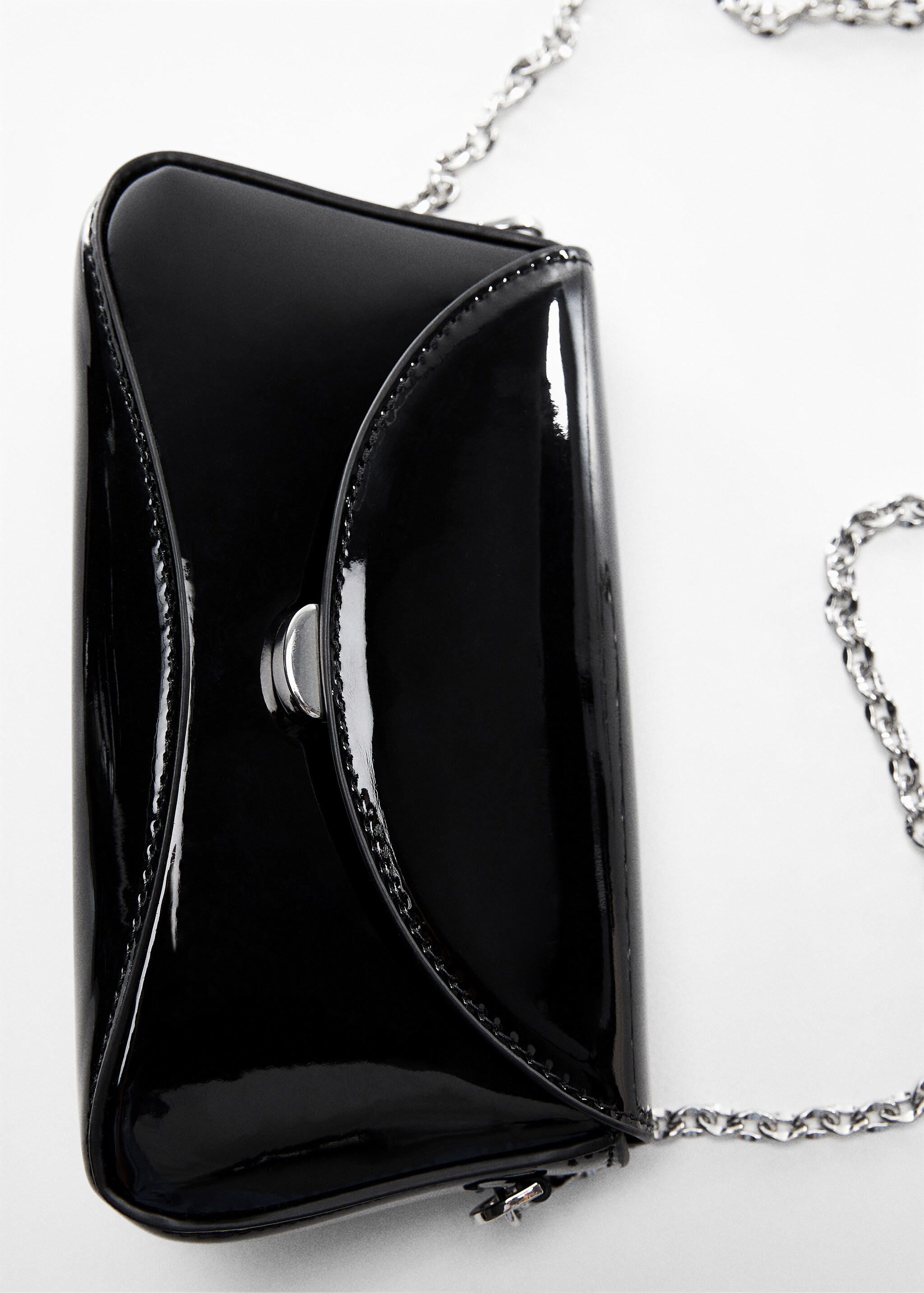 Patent leather chain handbag - Details of the article 5