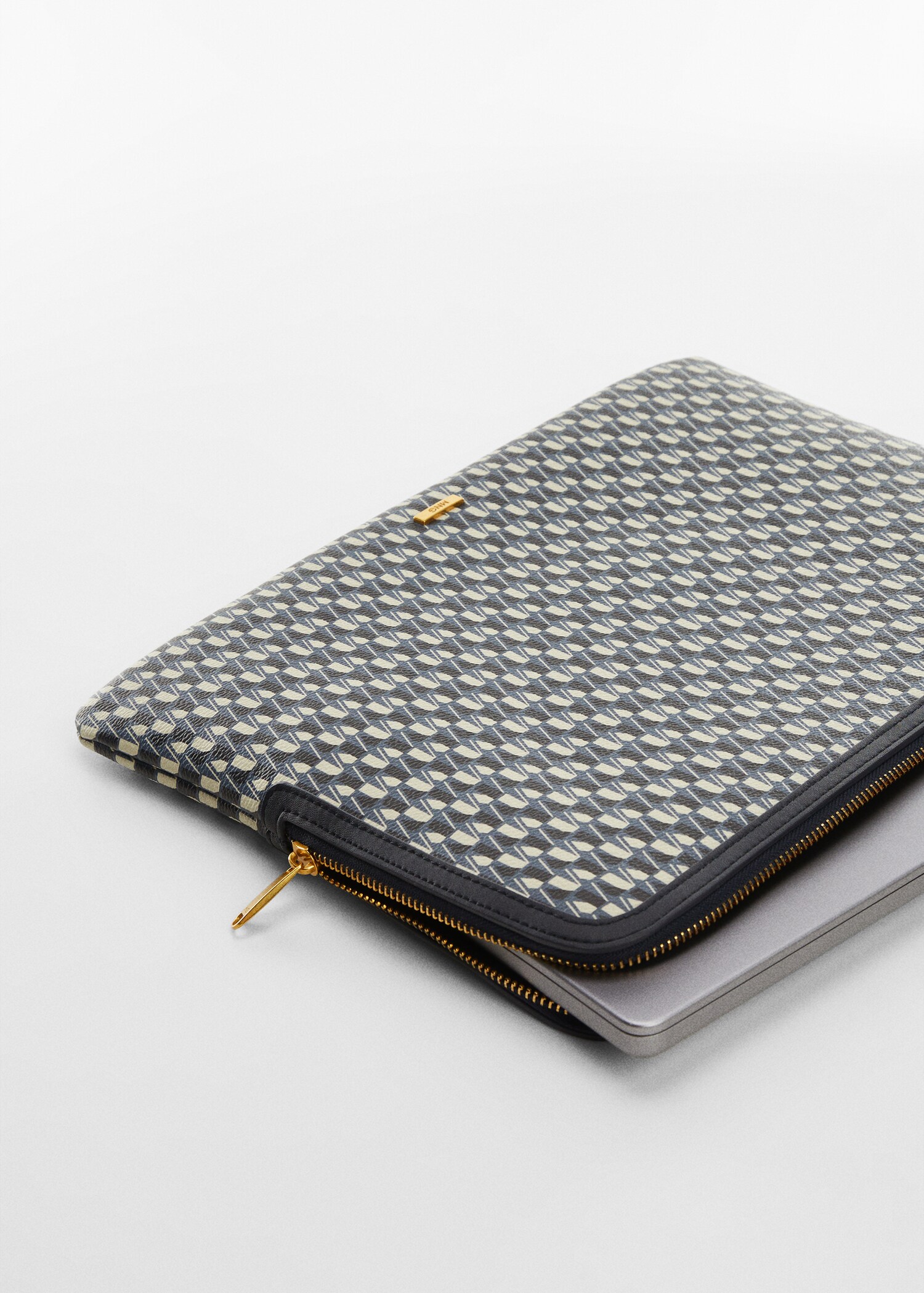 Laptop case with printed logo  - Details of the article 2