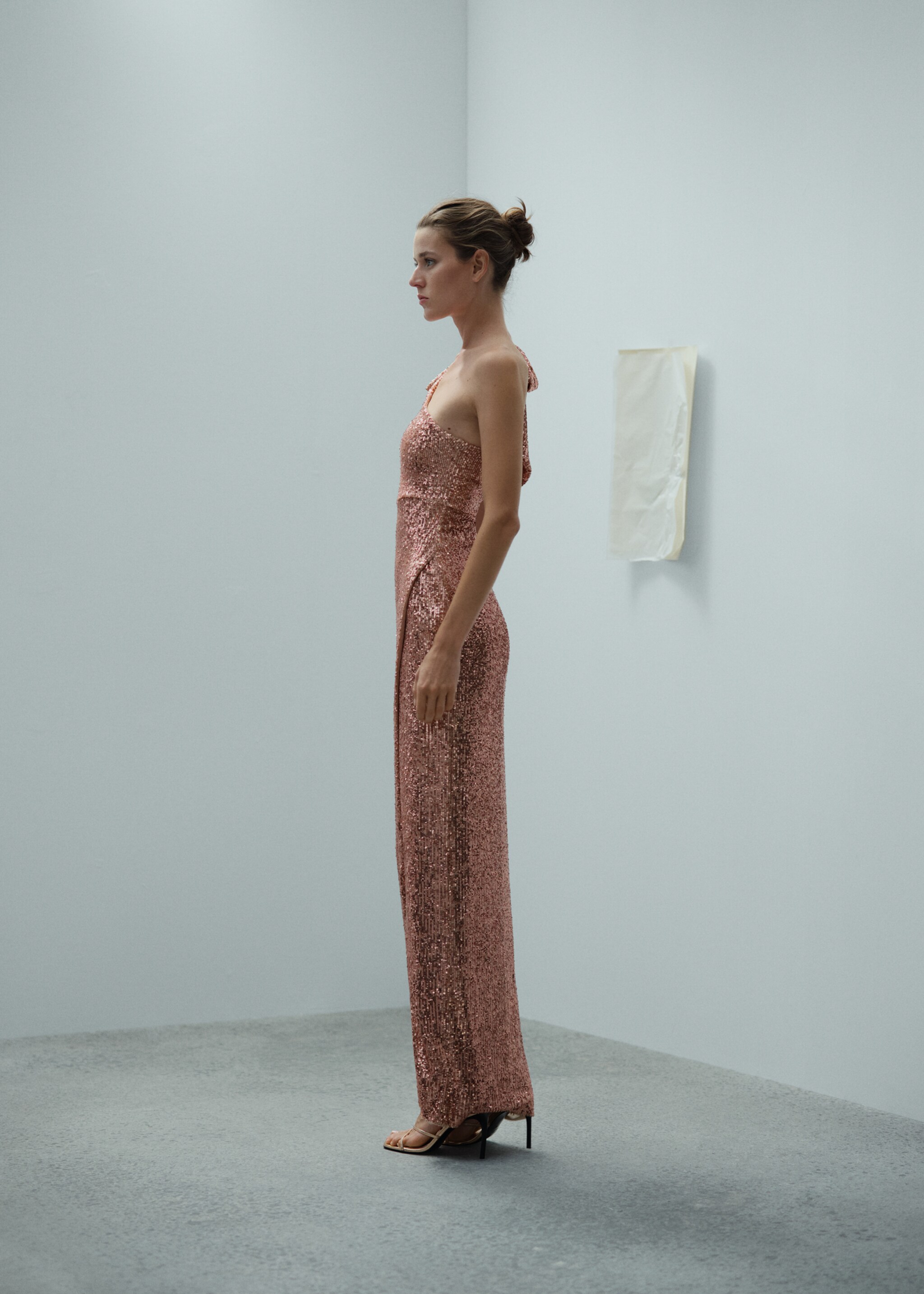 Asymmetrical sequin dress with bow - Details of the article 2