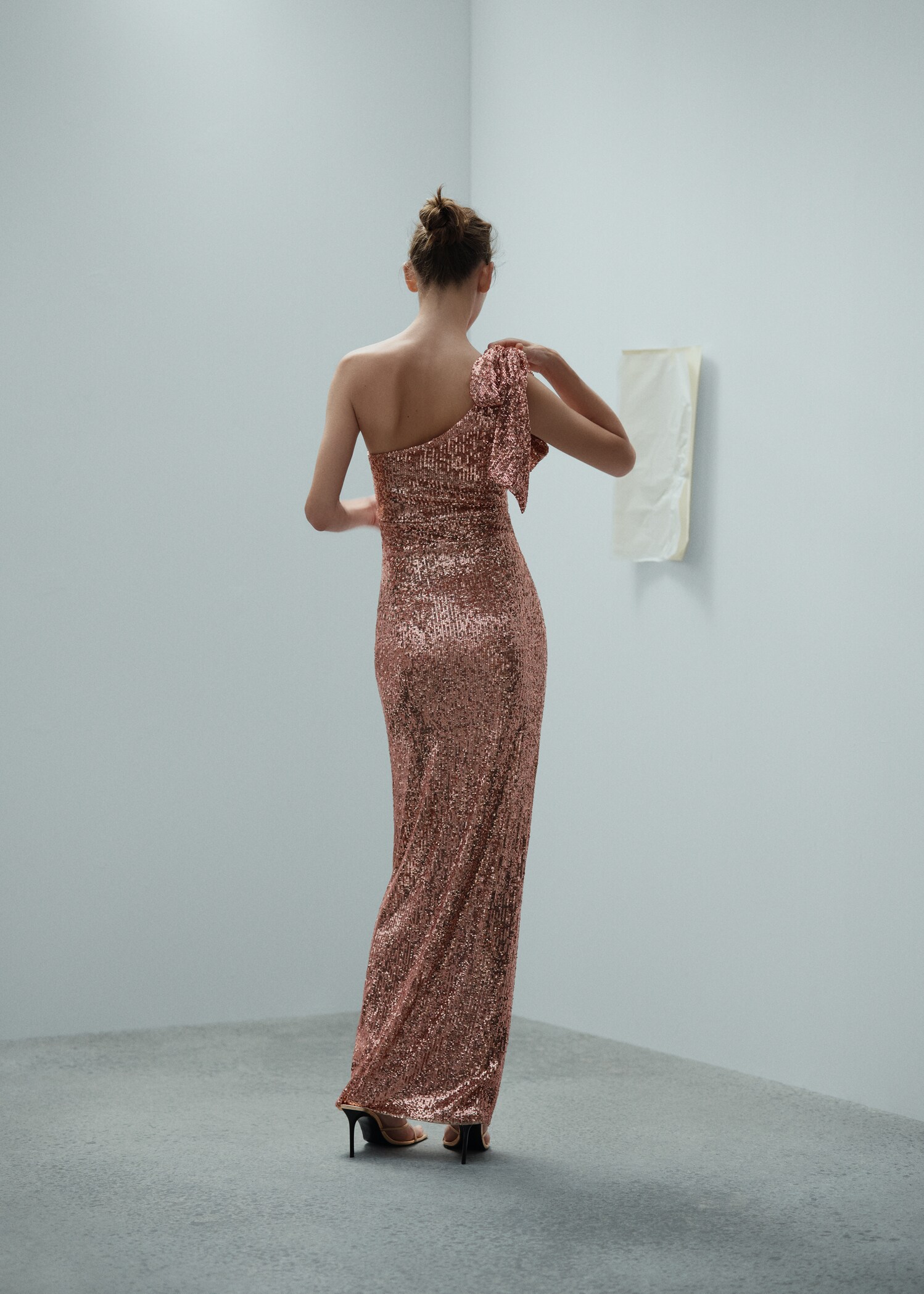 Vestido asimétrico lentejuelas lazo - Reverso del artículo