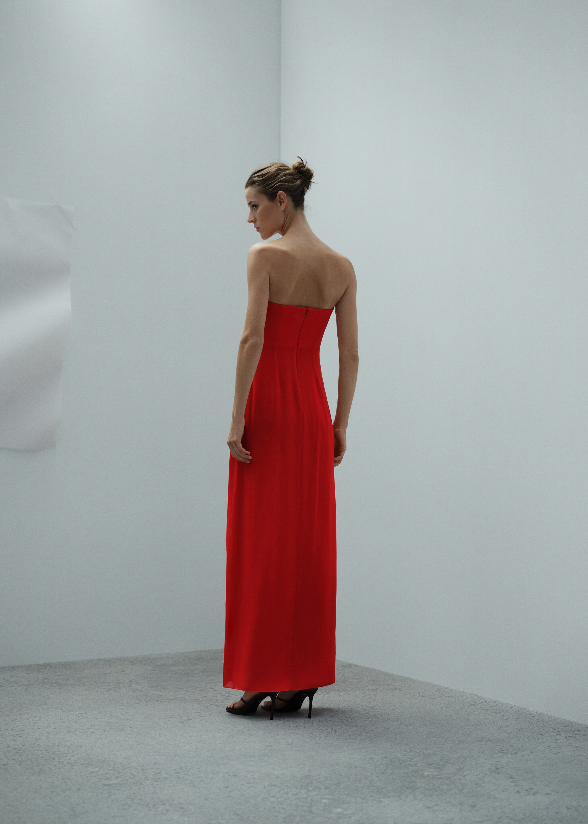 Strapless dress with sweetheart neckline  - Reverse of the article