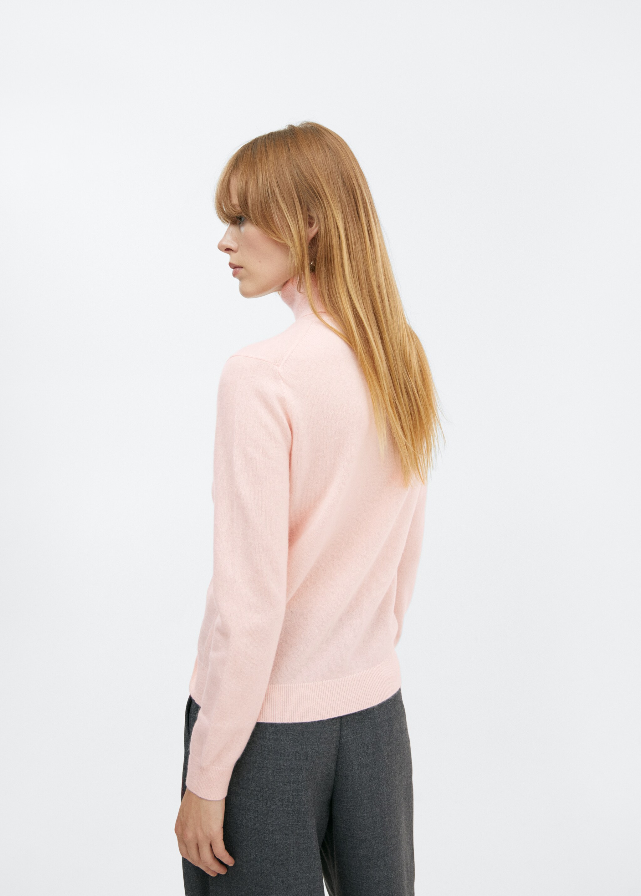 100% cashmere turtleneck sweater - Reverse of the article