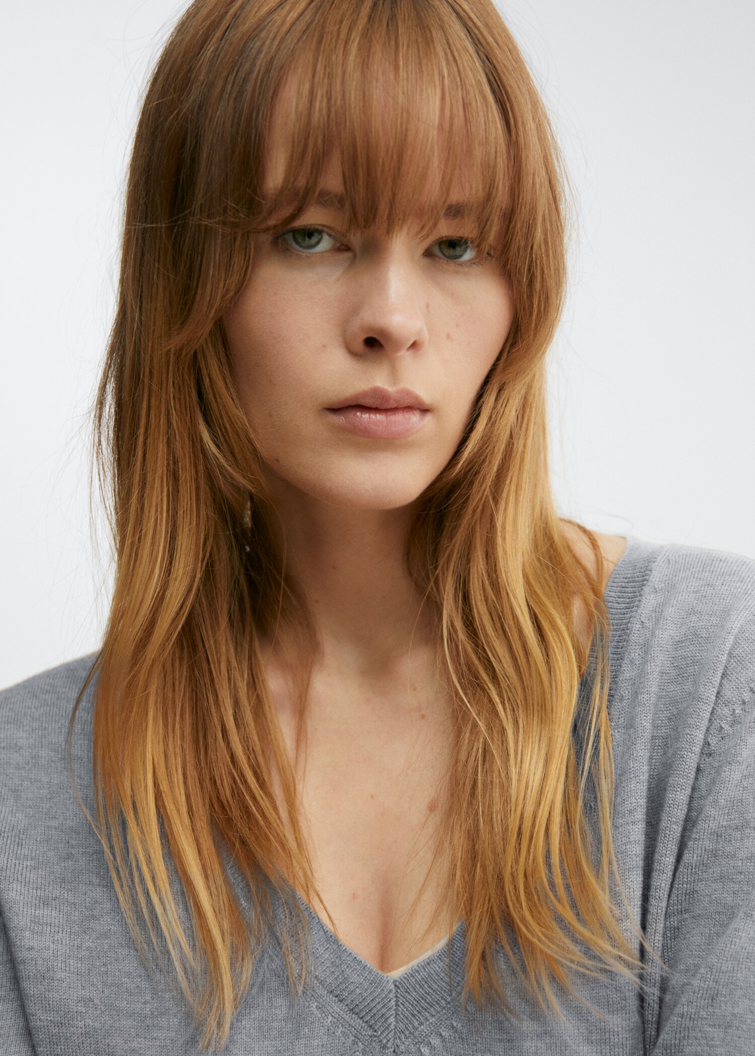 V-neck wool sweater - Details of the article 1