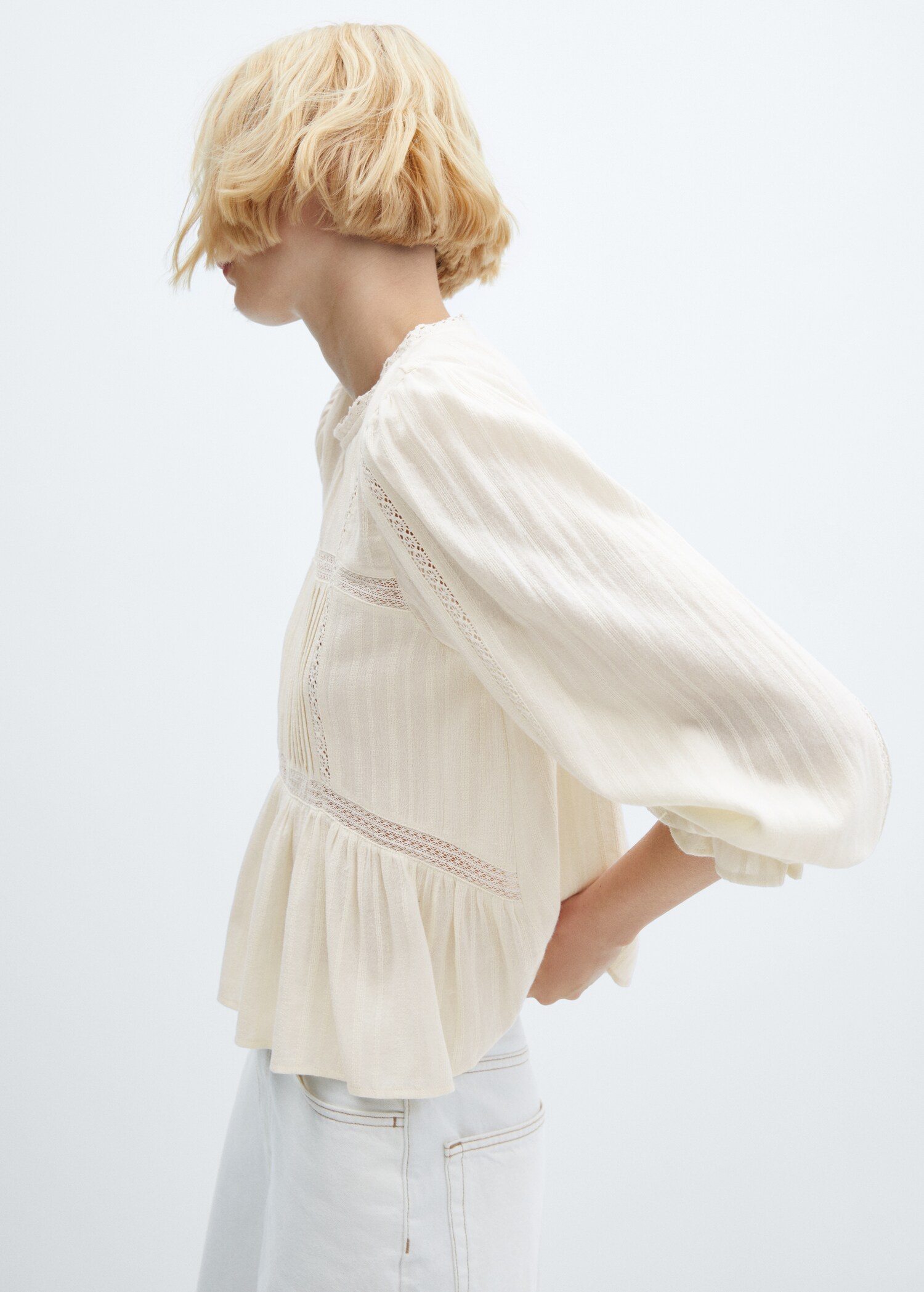 Embroidered blouse with puffed sleeves - Details of the article 1