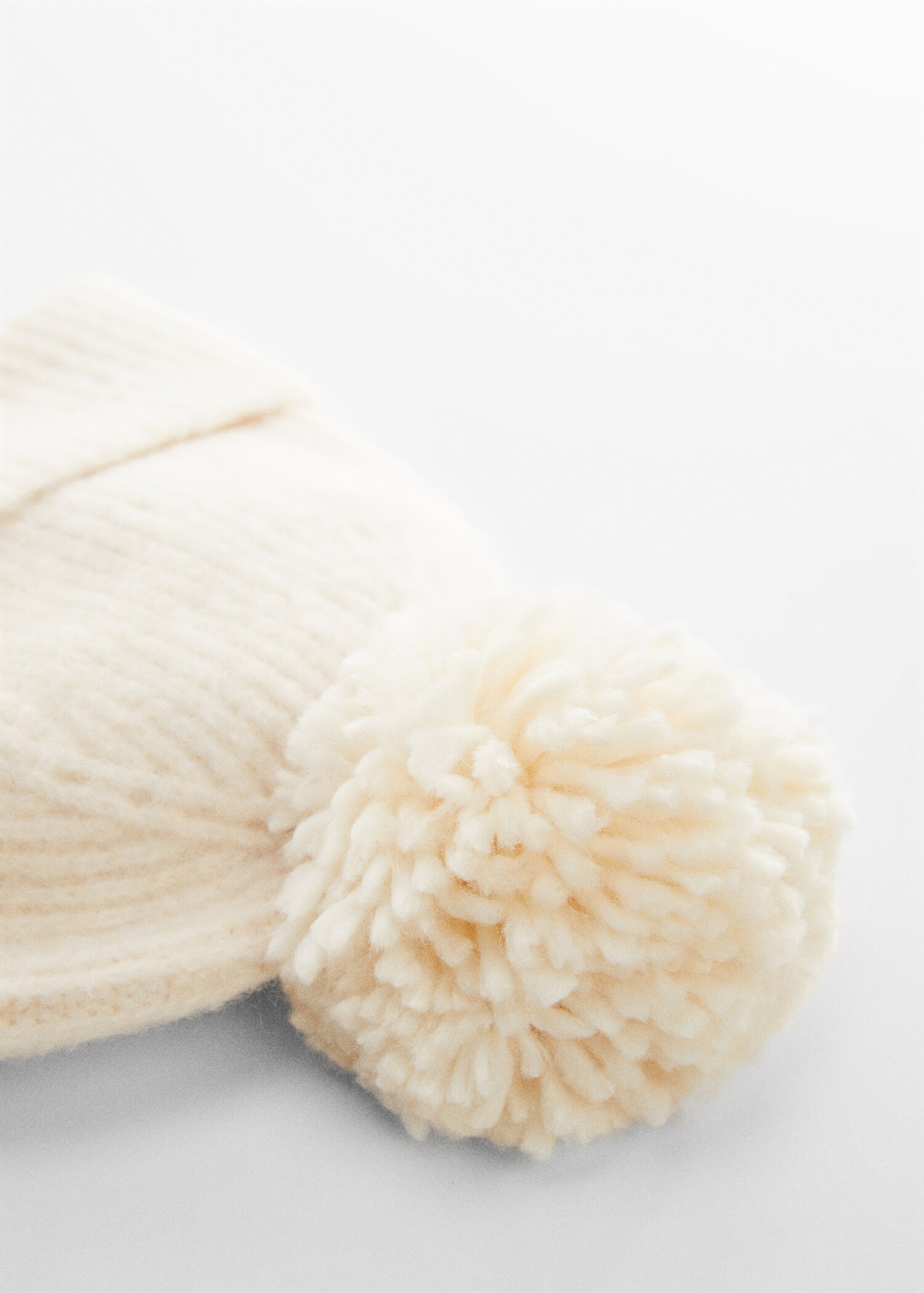 Pom pom kabelstickad mössa - Detaljer om artikeln 1