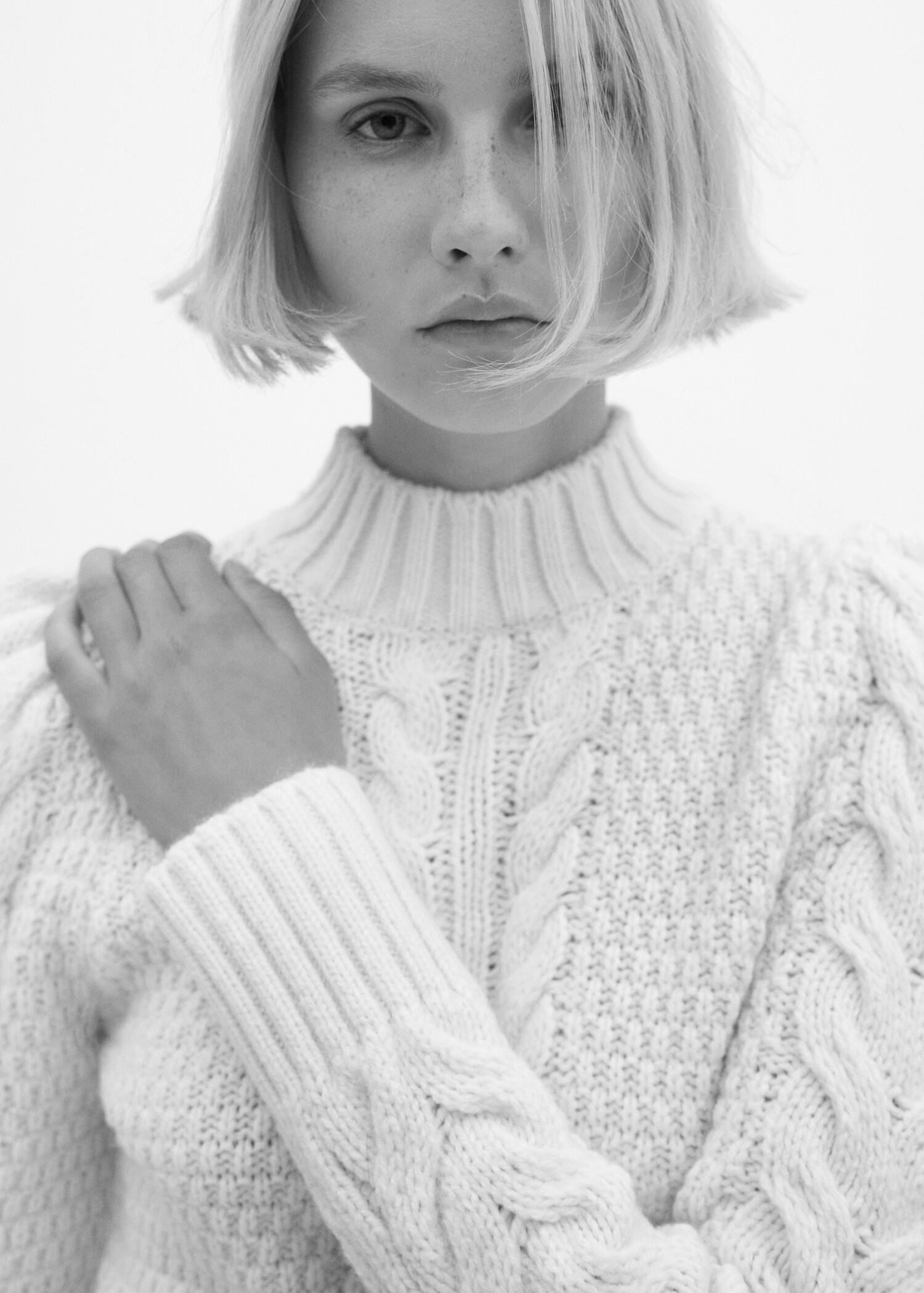 Knitted braided sweater - Details of the article 1