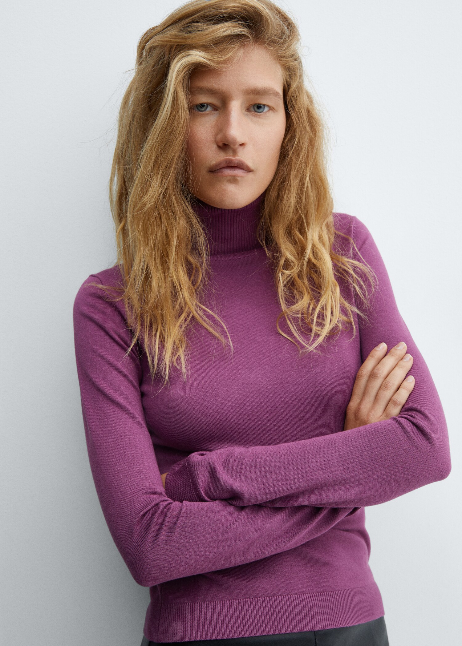 Fine-knit turtleneck sweater - Details of the article 1