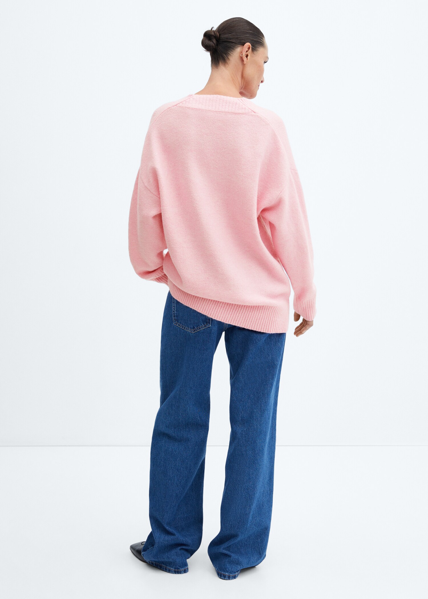 Oversized-Pullover mit V-Ausschnitt - Rückseite des Artikels