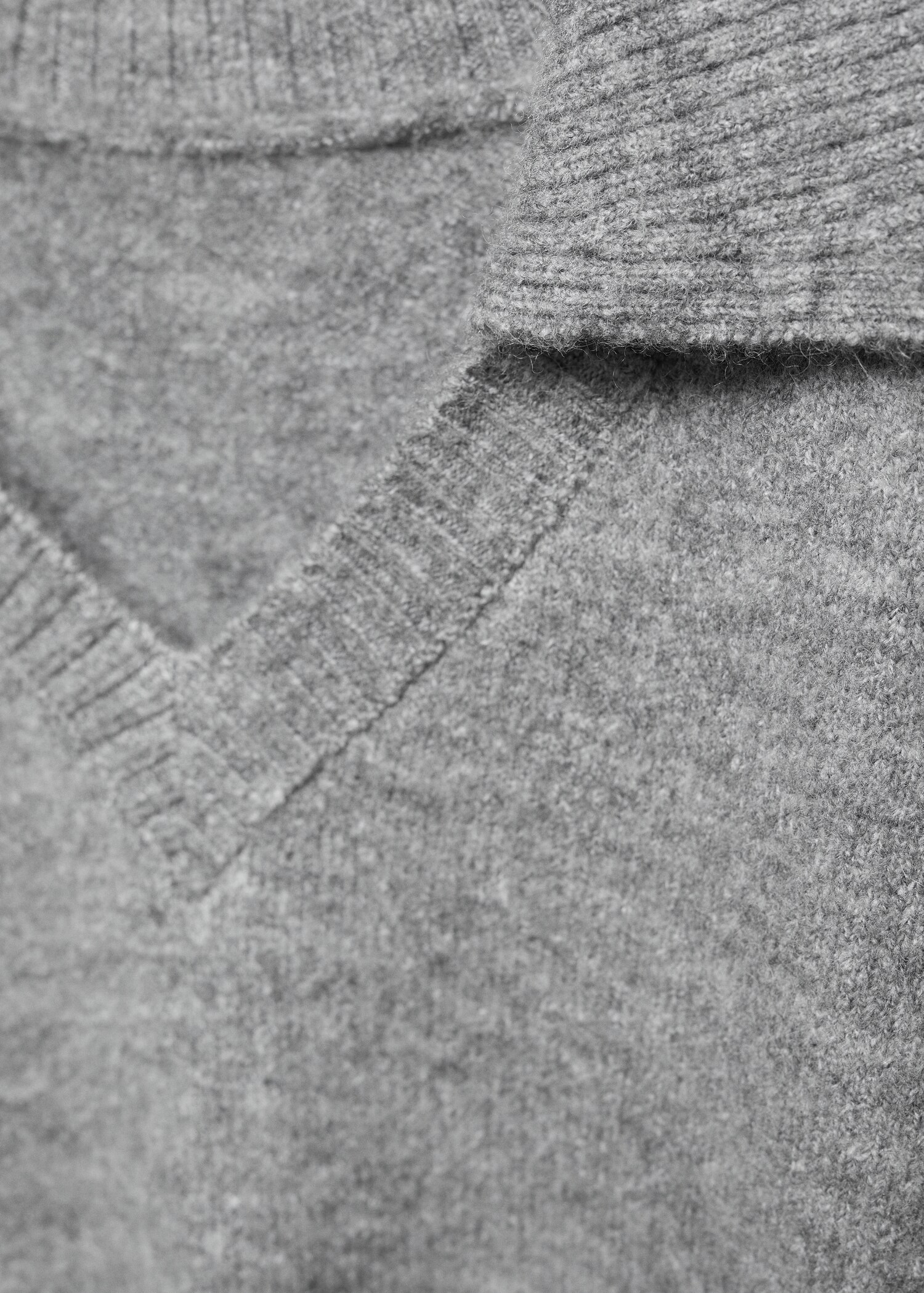 Polo-neck sweater with shoulder pads  - Details of the article 8