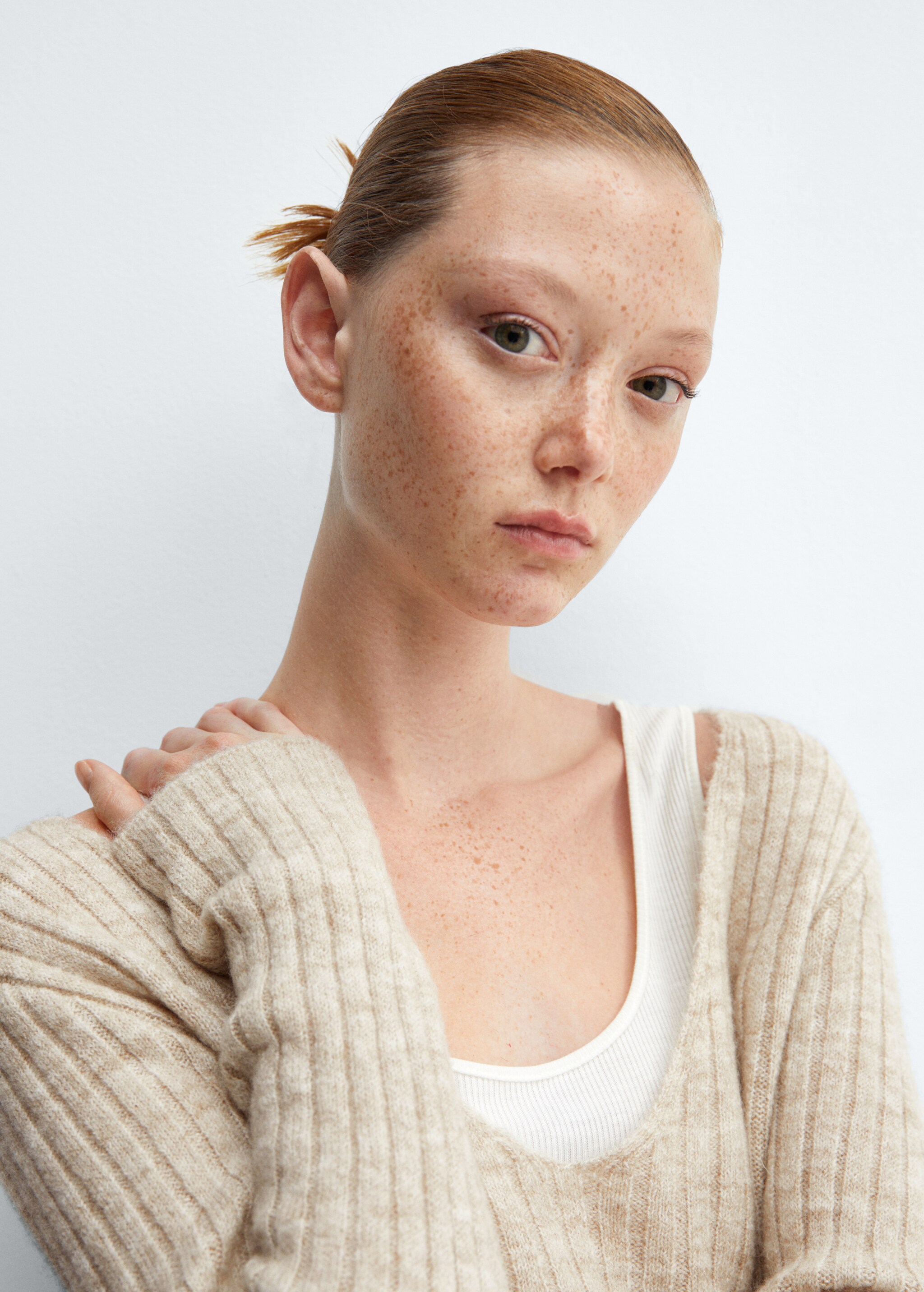 V-neck ribbed knit sweater - Details of the article 1