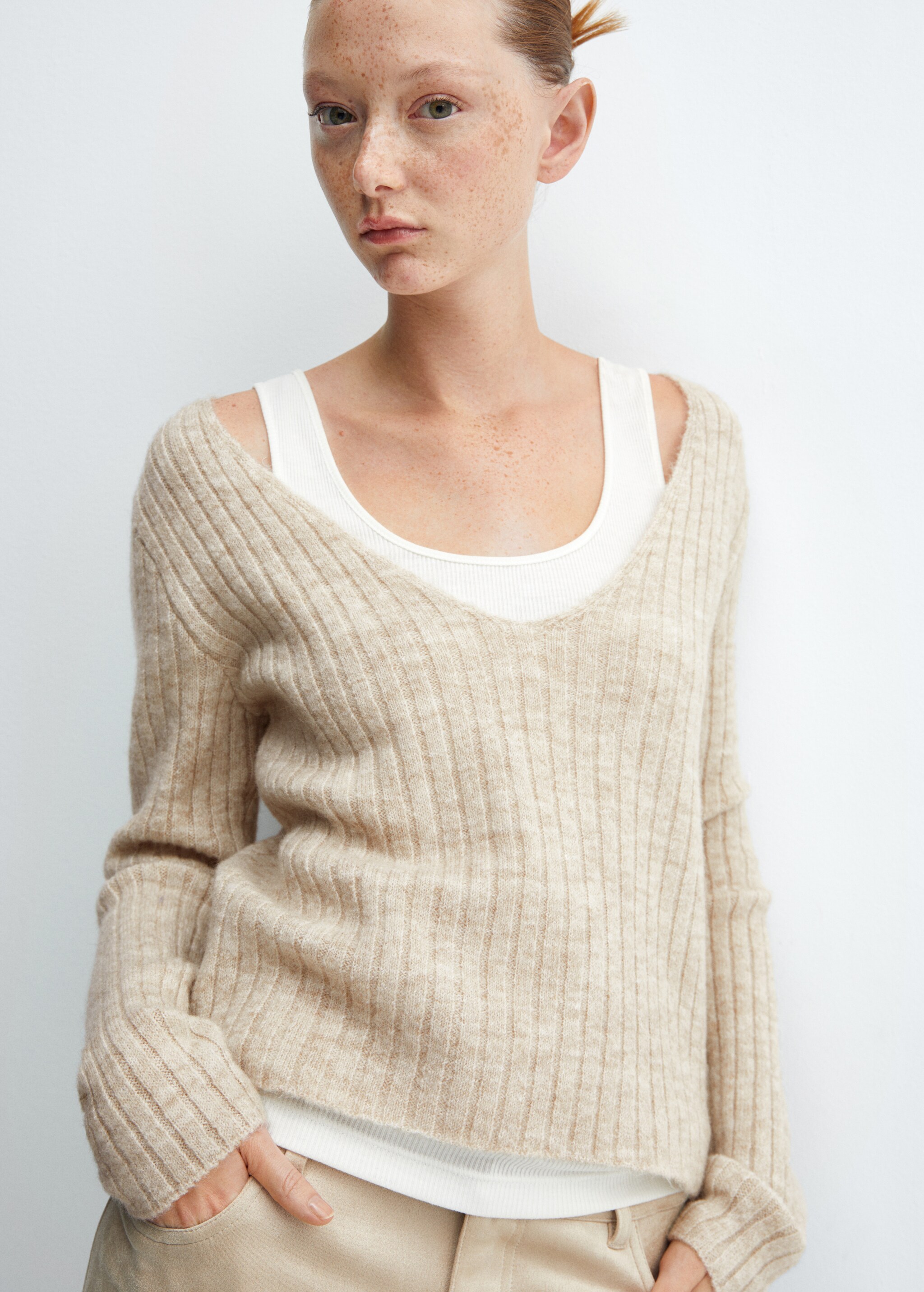 V-neck ribbed knit sweater - Details of the article 2