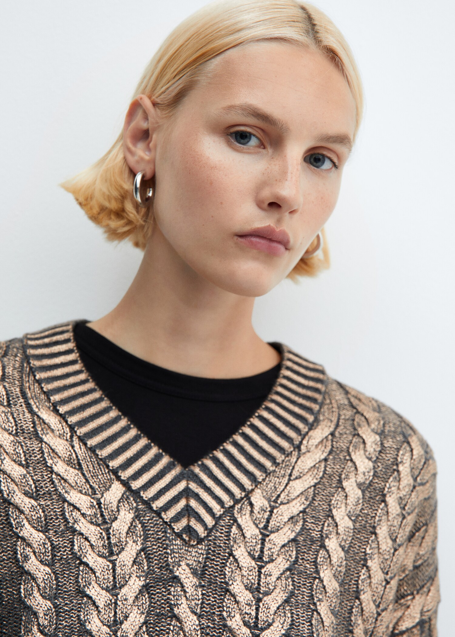 Pullover mit V-Ausschnitt Foil - Detail des Artikels 1