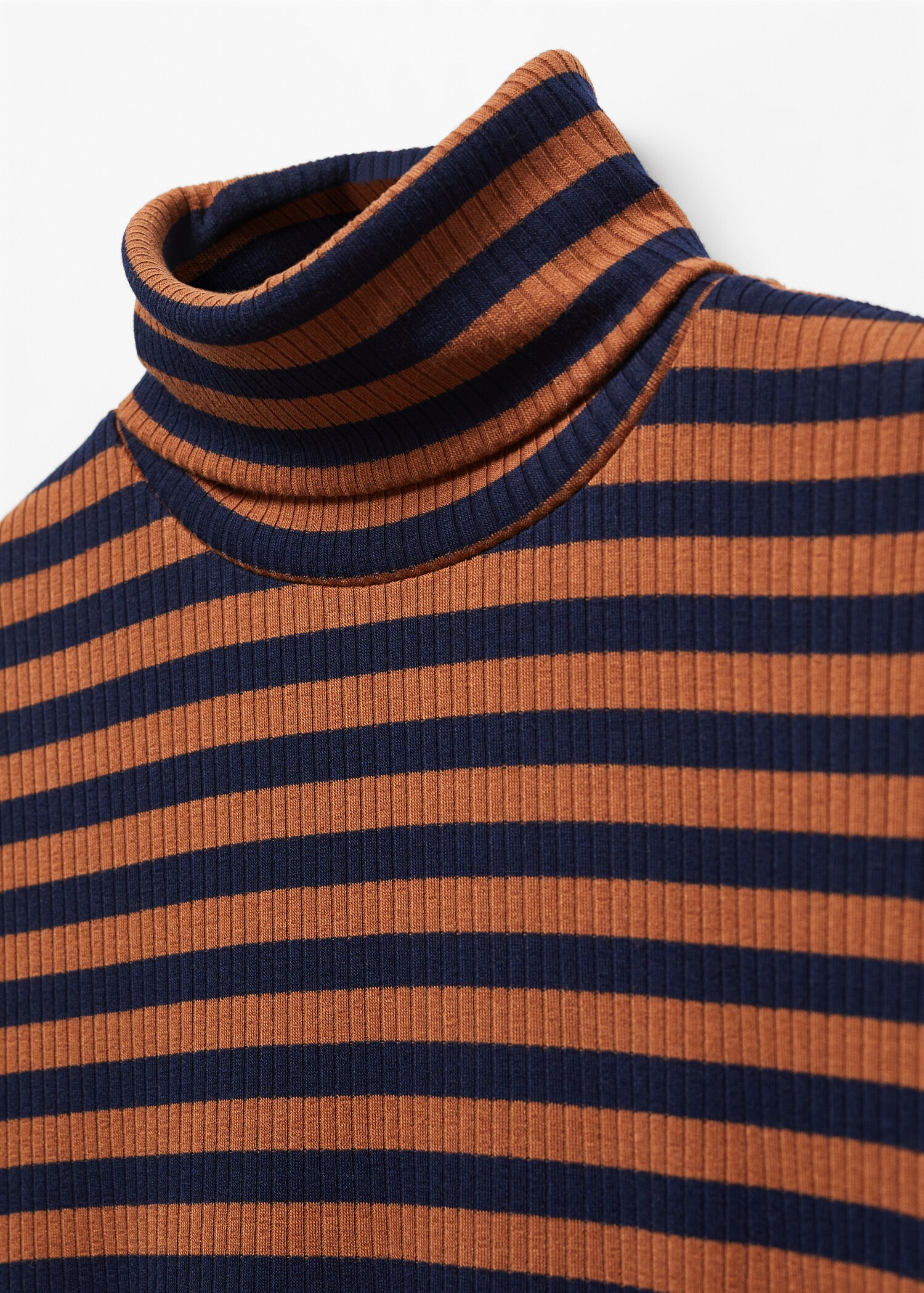 Striped turtleneck T-shirt - Details of the article 8