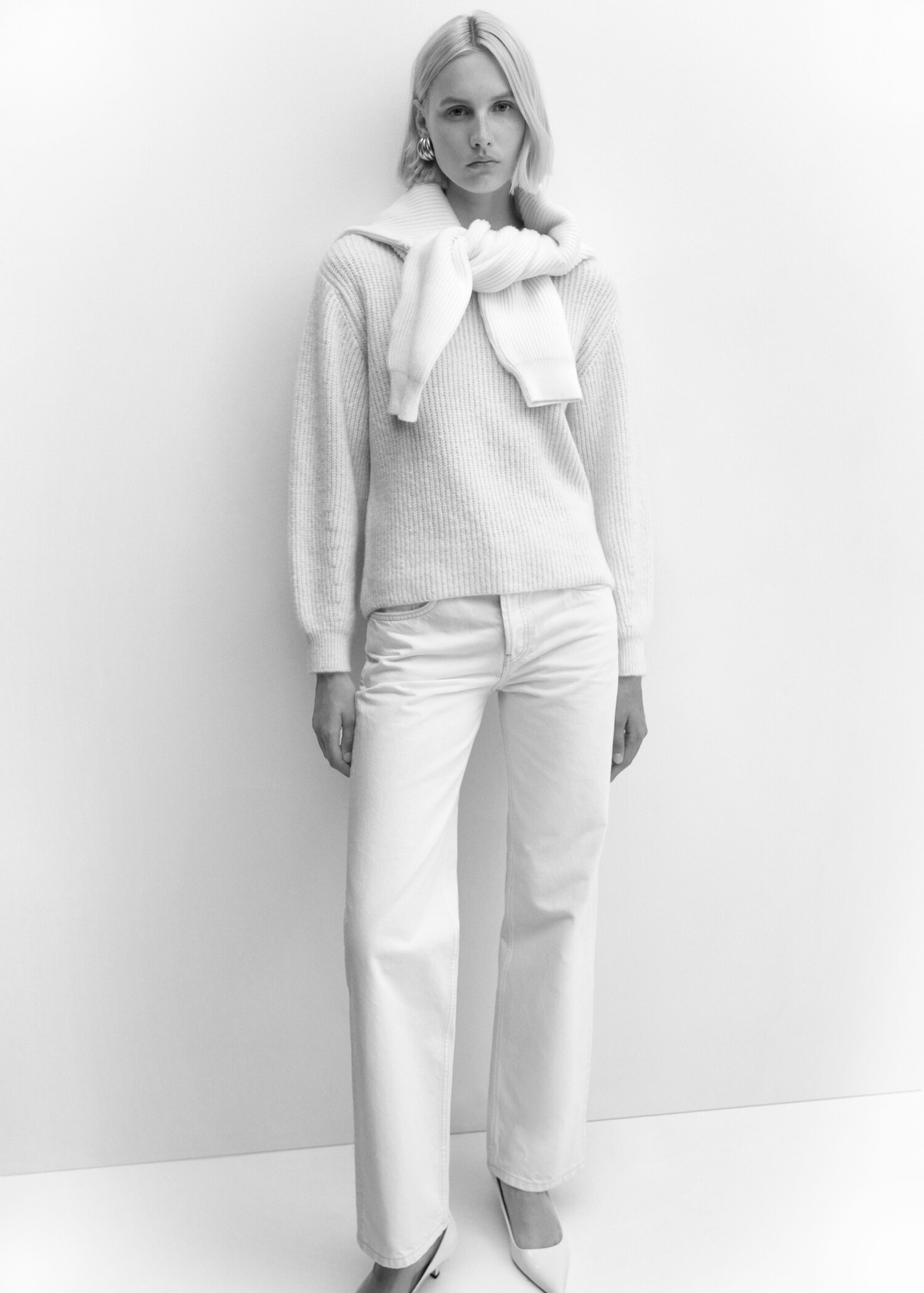 Round-neck knitted sweater  - Details of the article 2