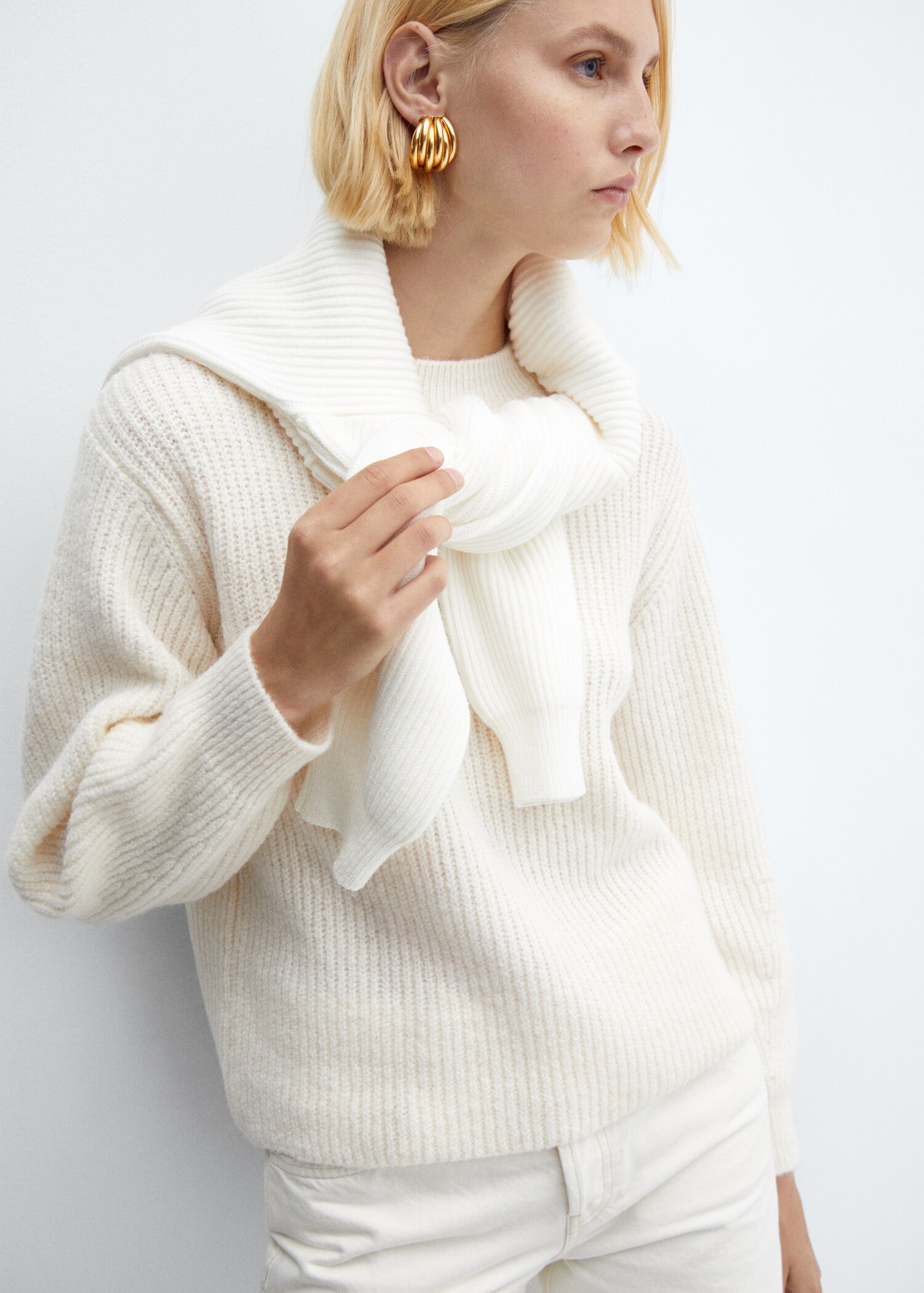 Round-neck knitted sweater  - Details of the article 4