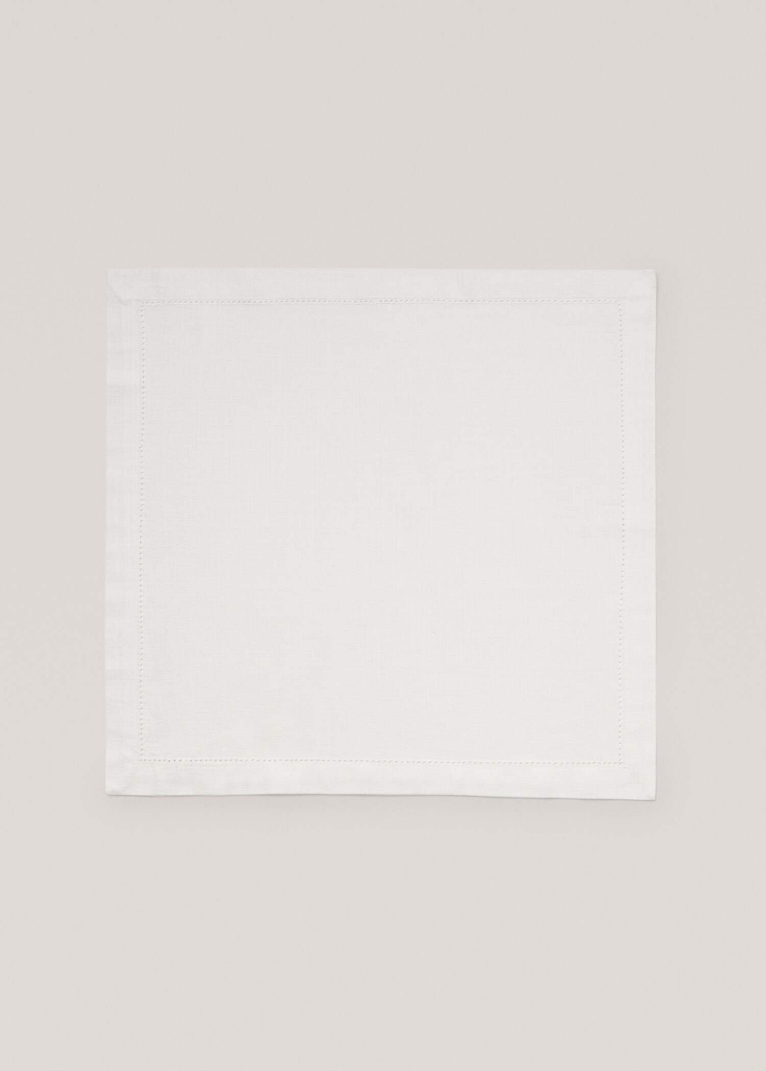 Serviette de table détail broderie ajourée - Article sans modèle