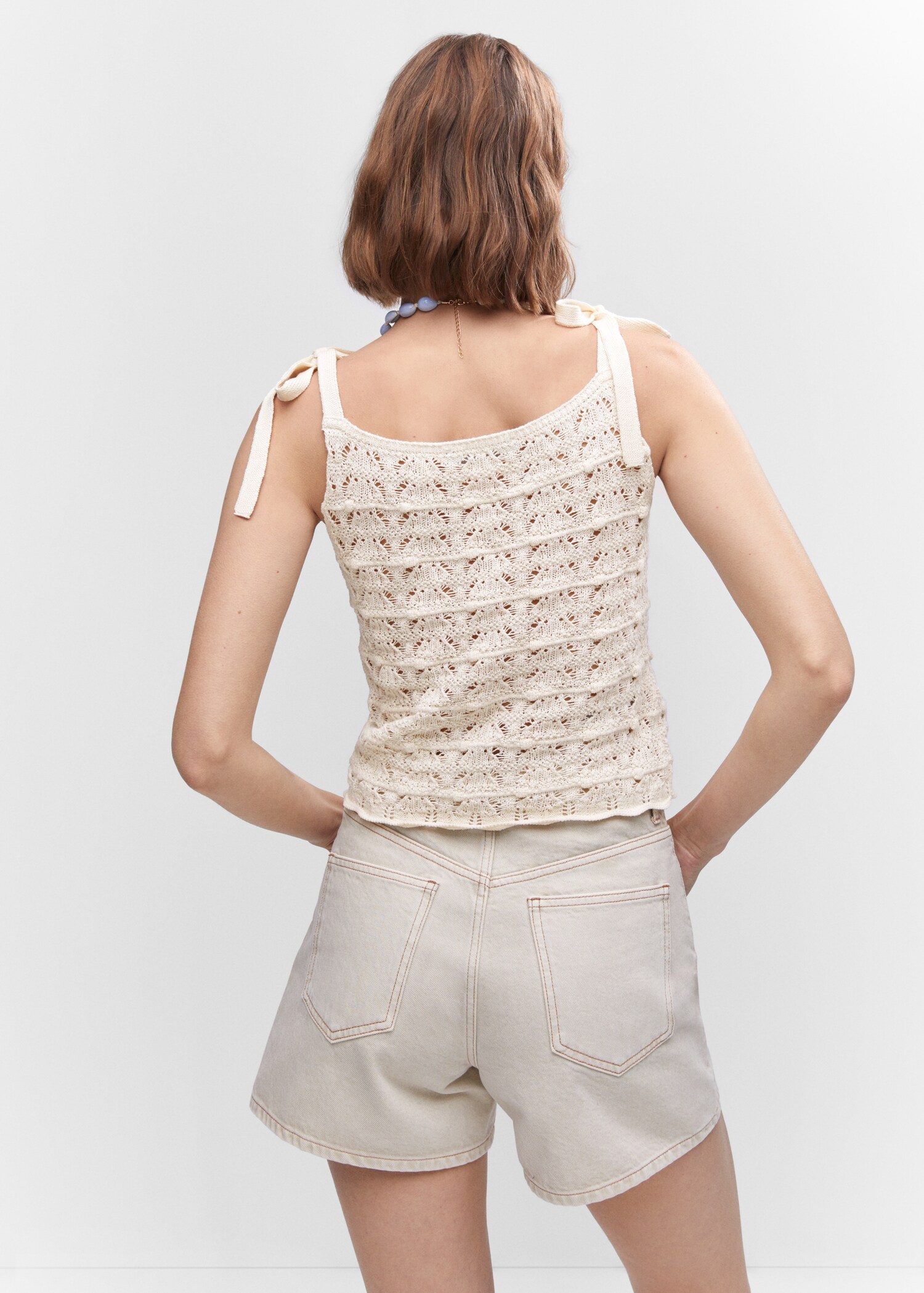 Crochet top with ties - Reverse of the article