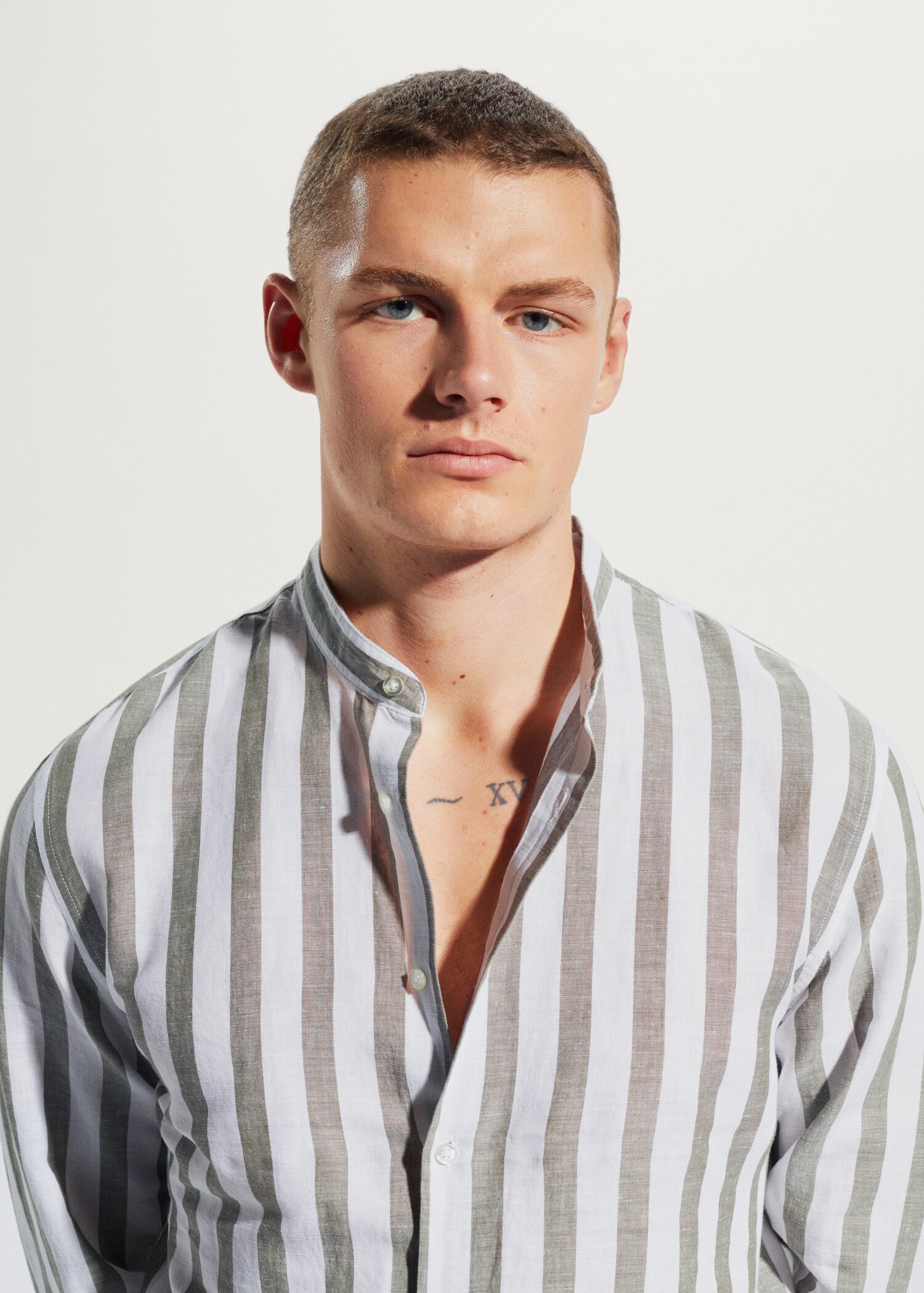 Camisa regular fit lino rayas  - Detalle del artículo 1