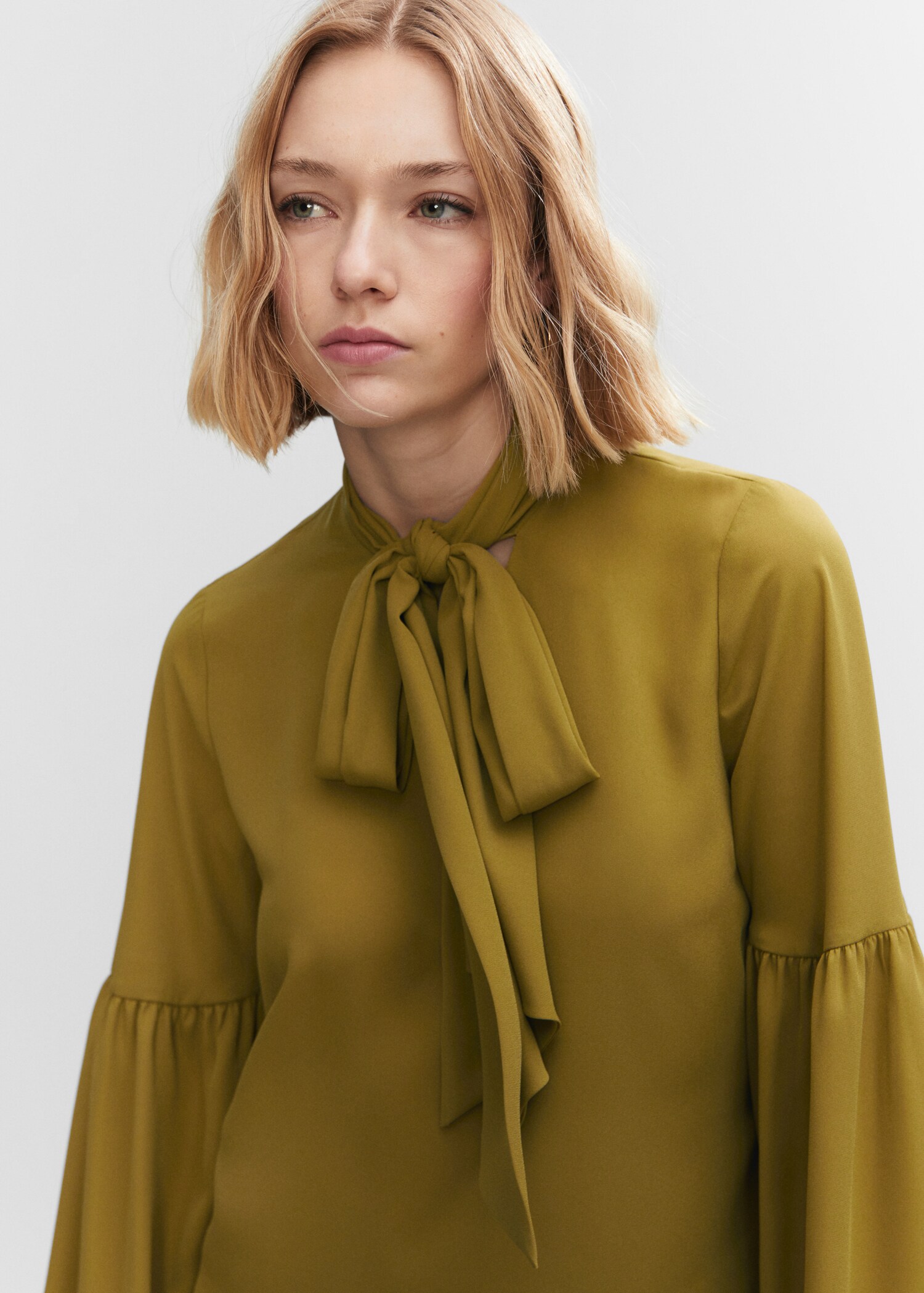 Blouse lavallière manches bouffantes - Détail de l'article 1
